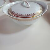 Tableware service of 14 pieces in white Limoges procelaine with patterns and golden edging