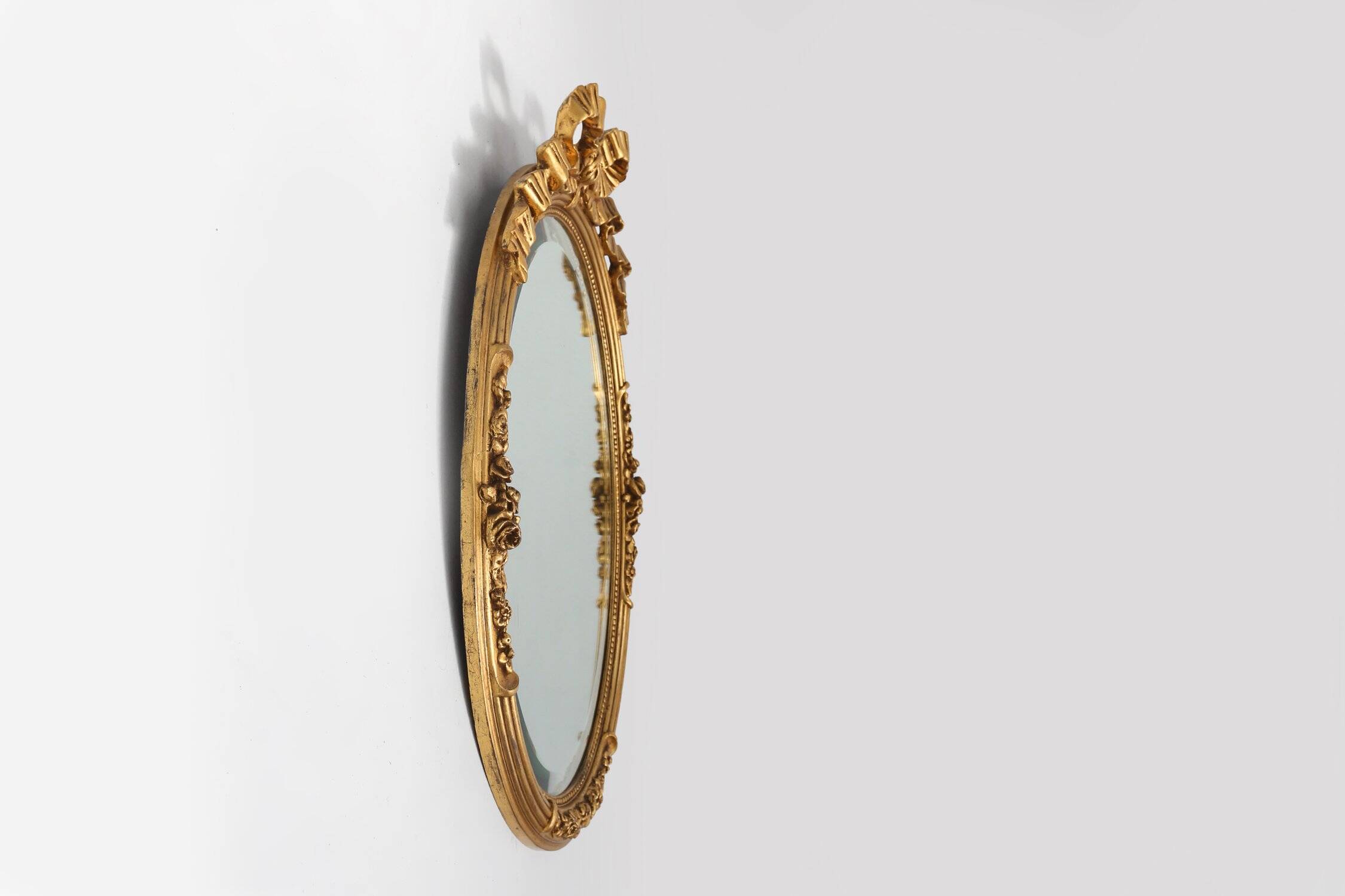 Large Antique Oval Gilt Mirror in Wood and Plaster, Belgium, 1900s