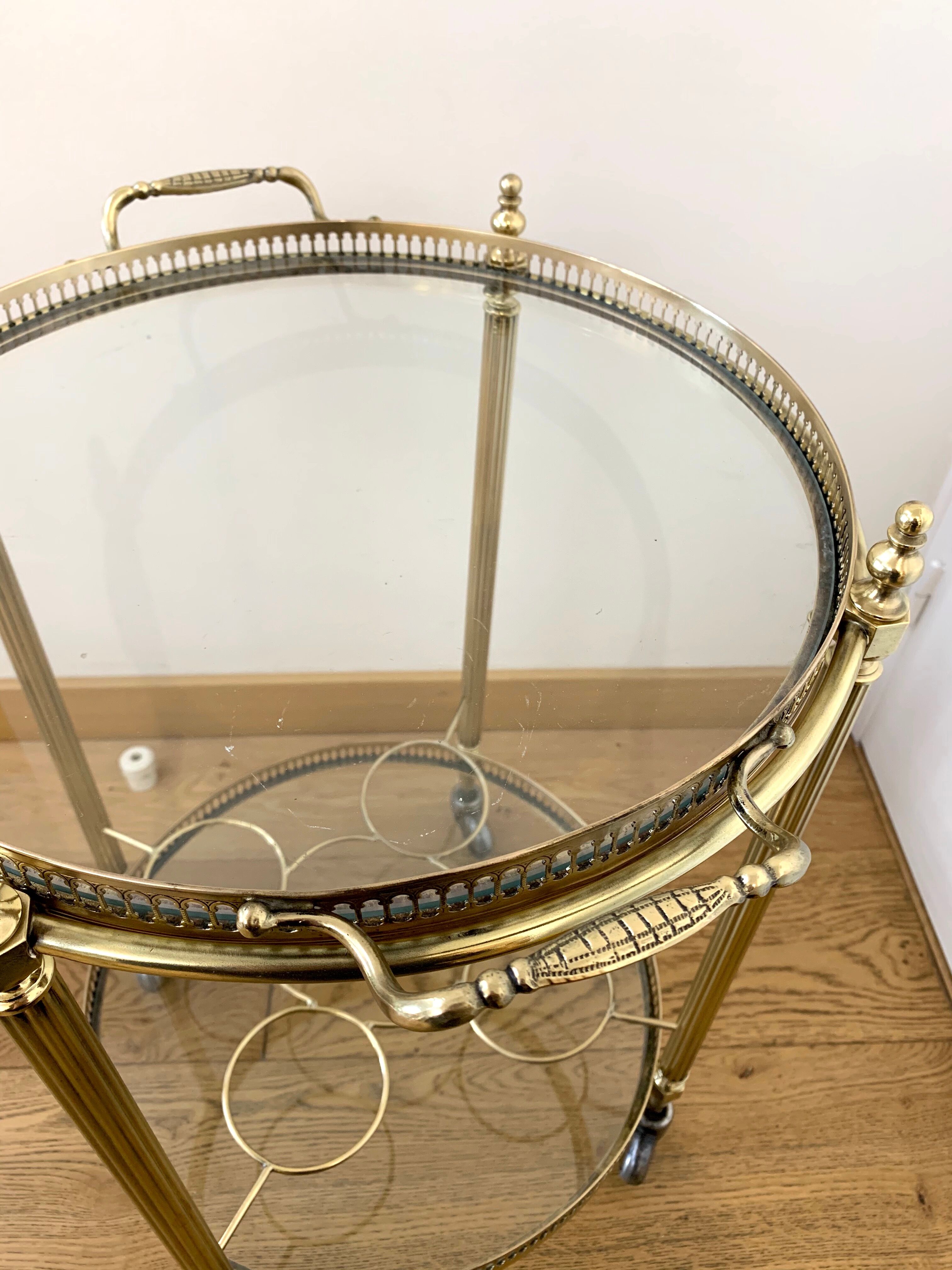Desserte ronde en laiton et verre 1950