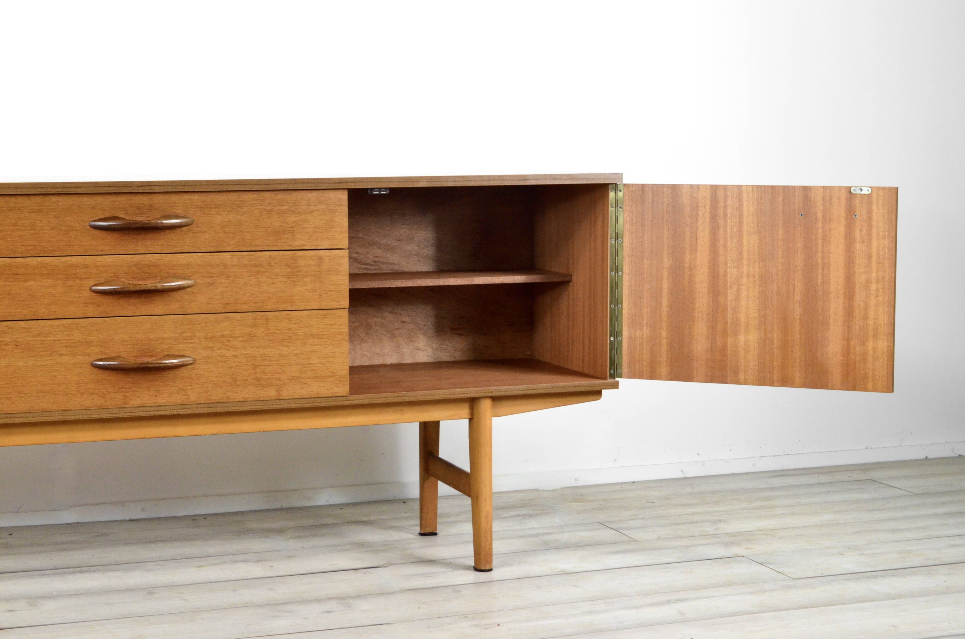 Buffet/table basse en teck « Avalon » du milieu du siècle. Style vintage élégant.