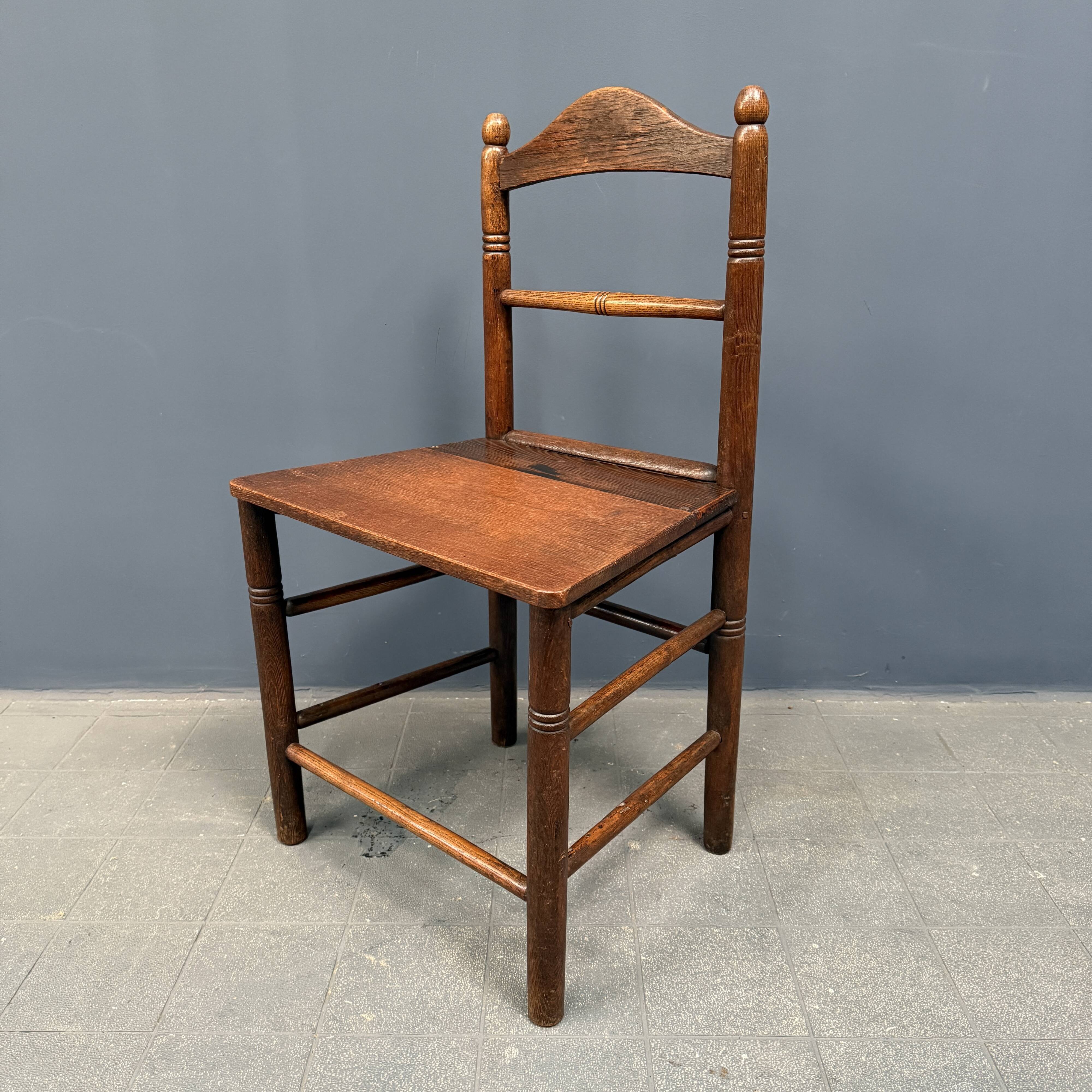 Ensemble de six chaises de cuisine anglaises anciennes