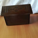 Coffret à bijoux à ouverture secrète en bois massif