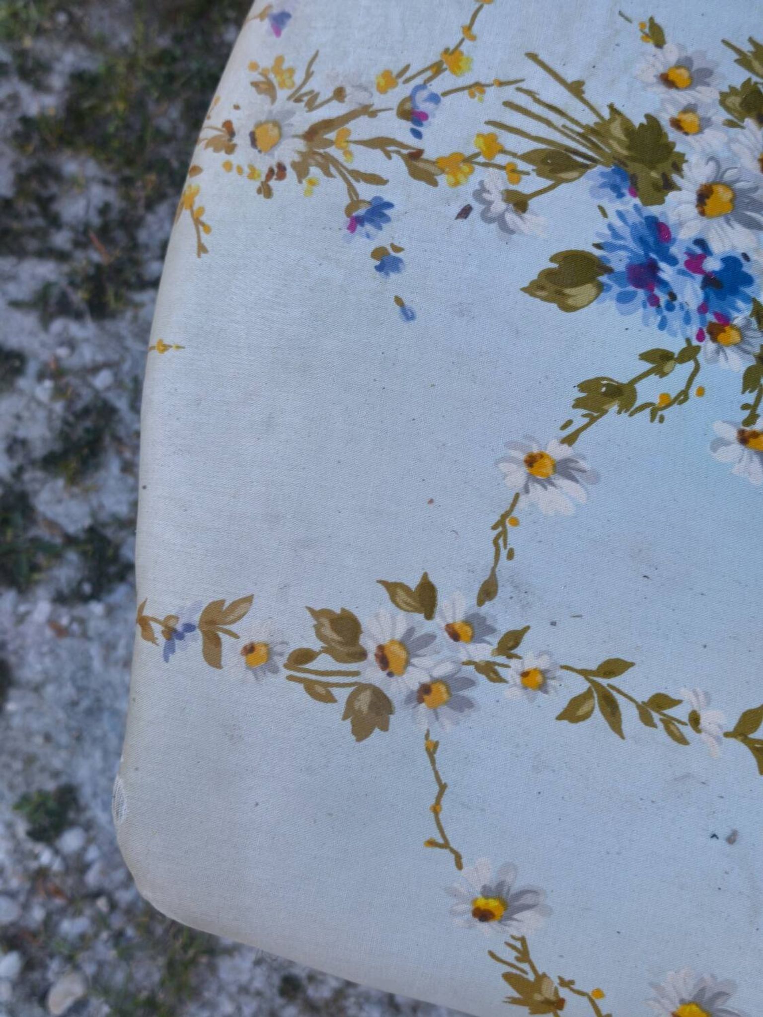 Pair of Louis XV style cabriolet chairs with a patina – floral fabric