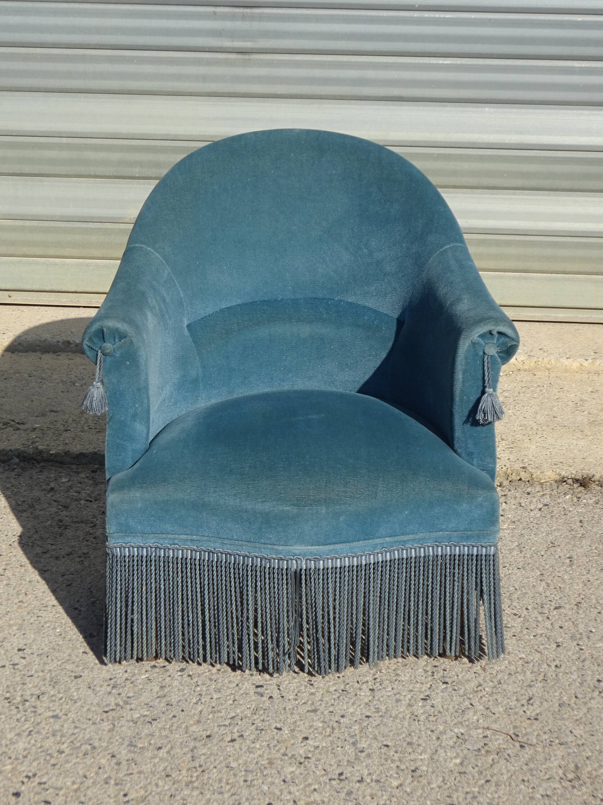Fauteuil crapaud en velours bleu