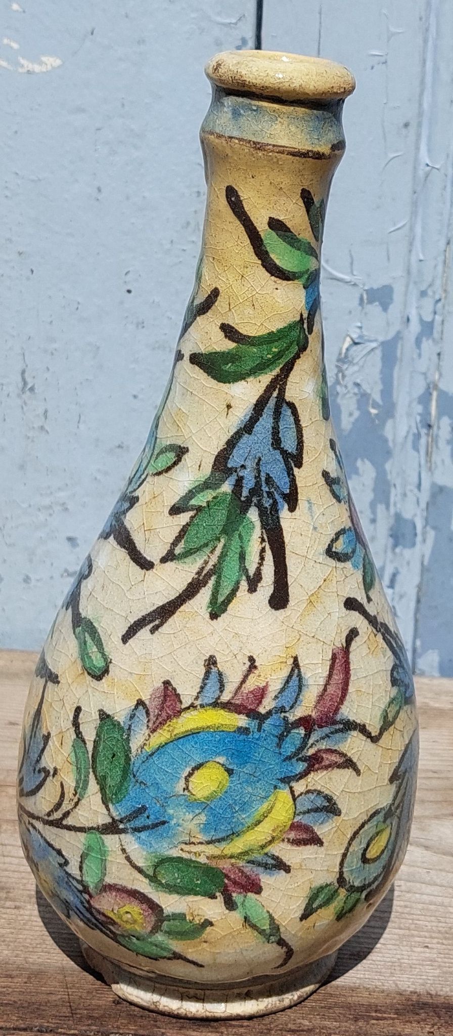 Bouteille en céramique siliceuse Iznik Turquie à décor floral 19ème siècle