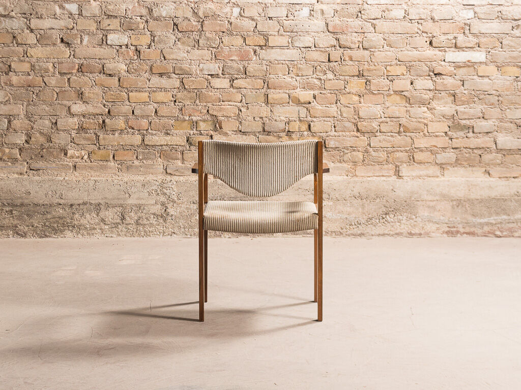 Scandinavian rosewood chairs with armrests, velvet fabrics (x6)