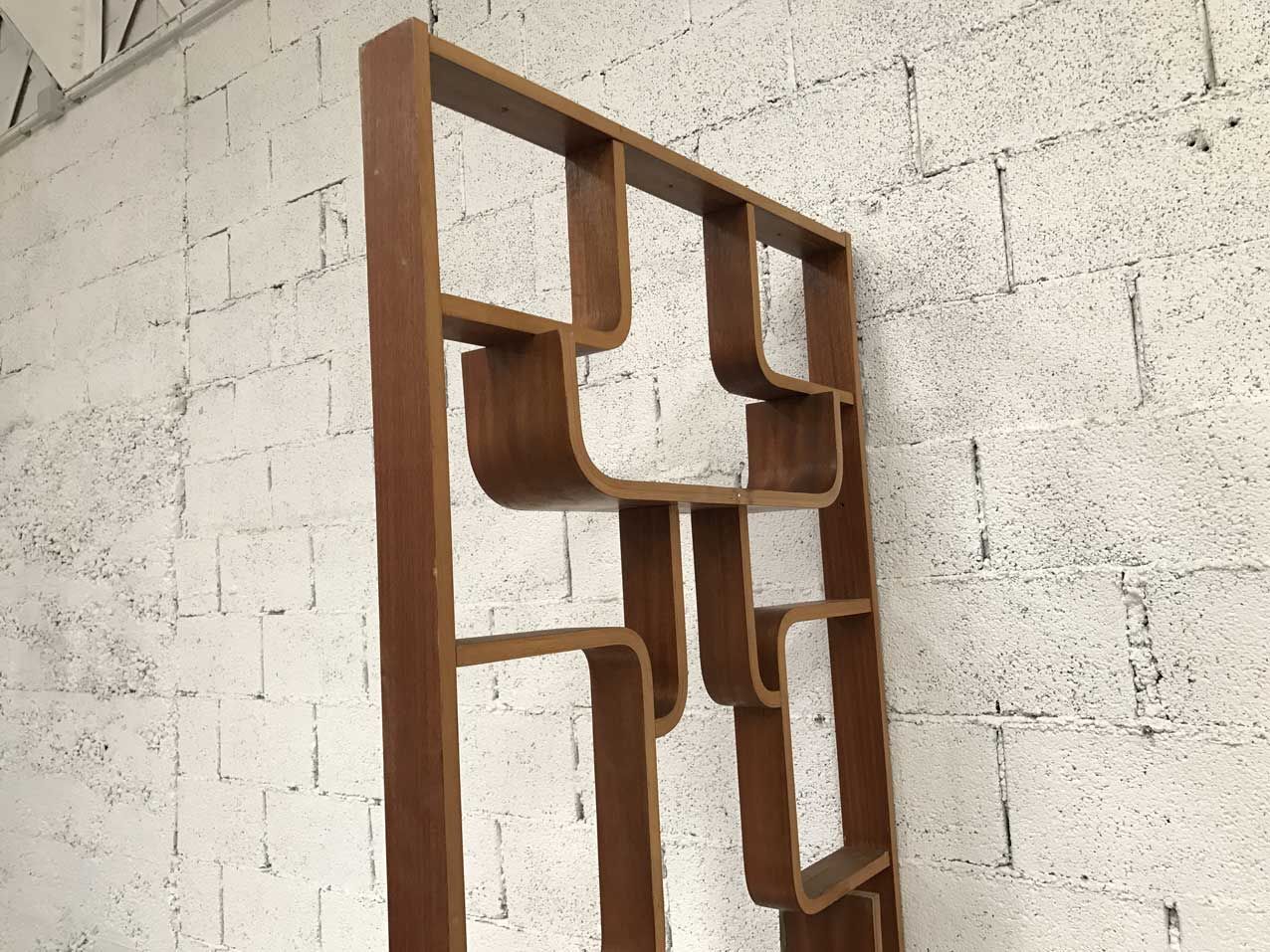 Claustra en bois lamellé courbé conçu par Ludvik Volak et Jindrich Halabala 1960