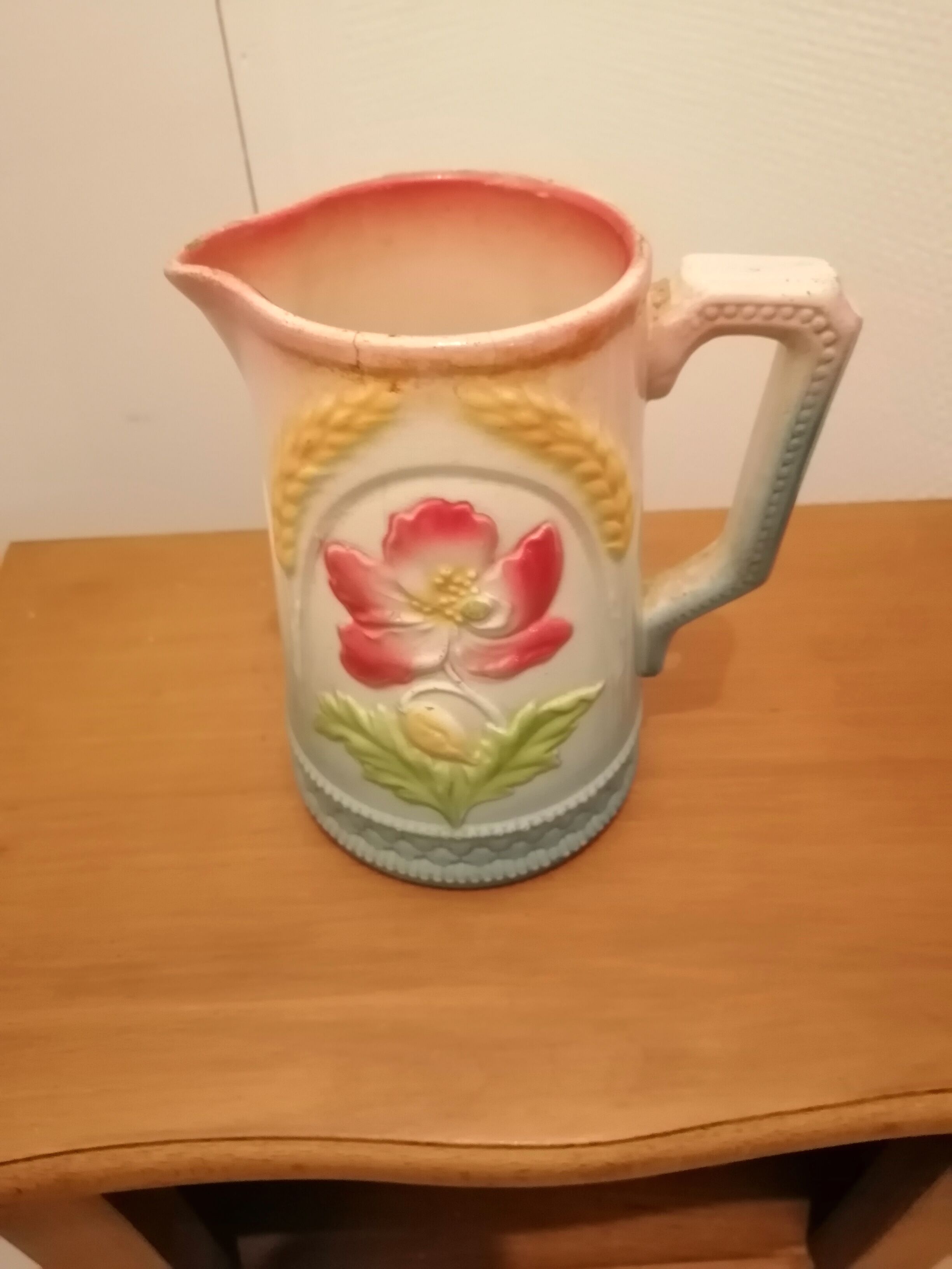 Pichet barbotine fives lille decor floral