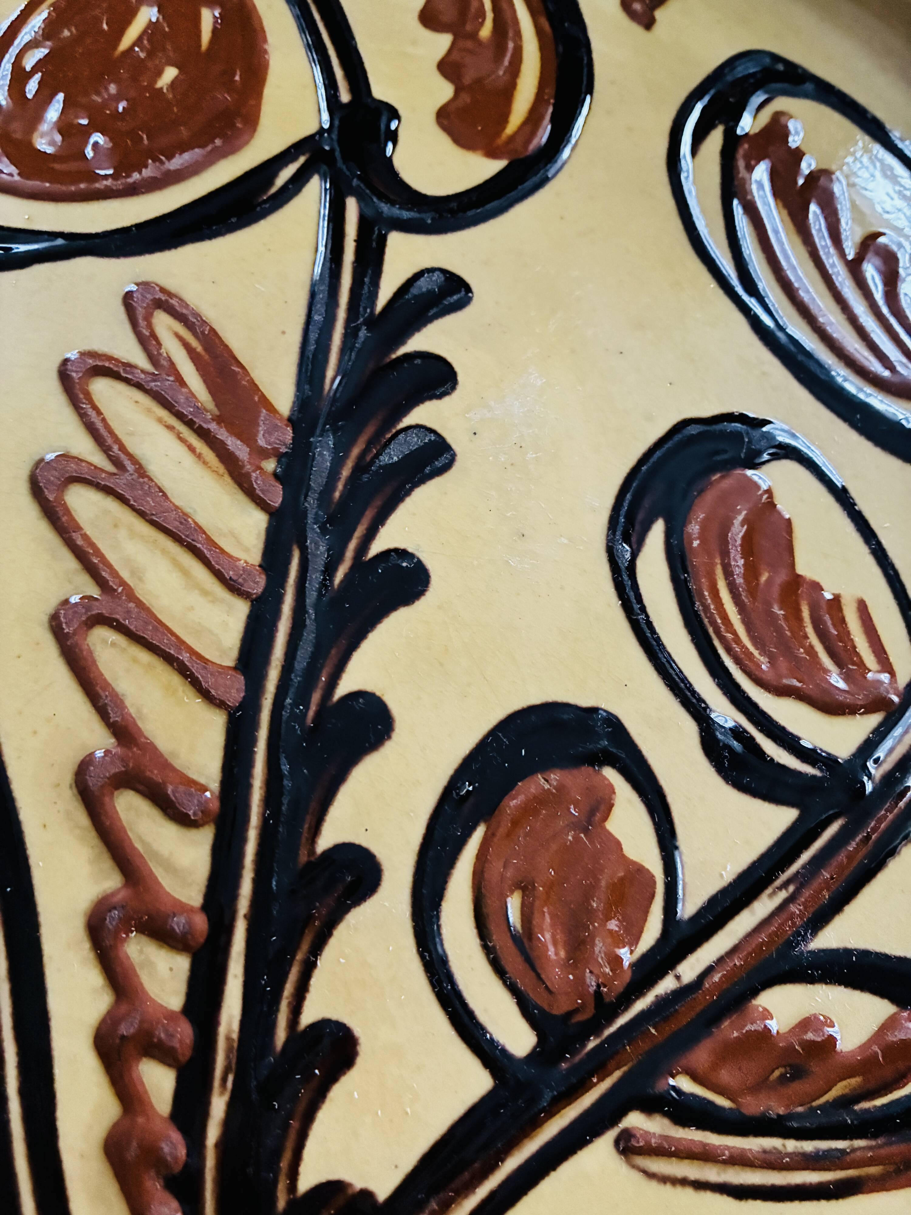 Large decorative abstract terracotta plate