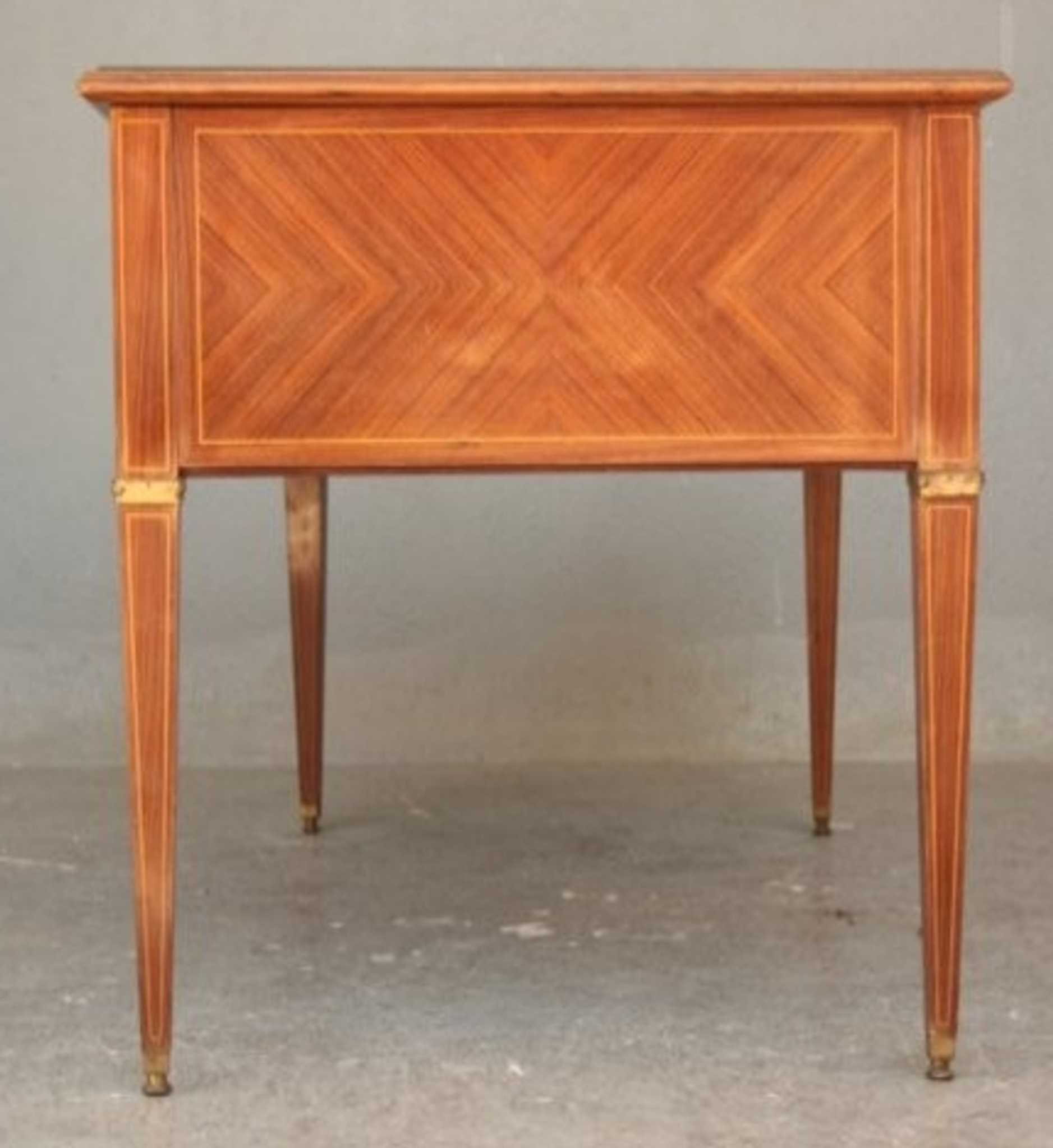 Bureau de style Louis XVI plaqué acajou