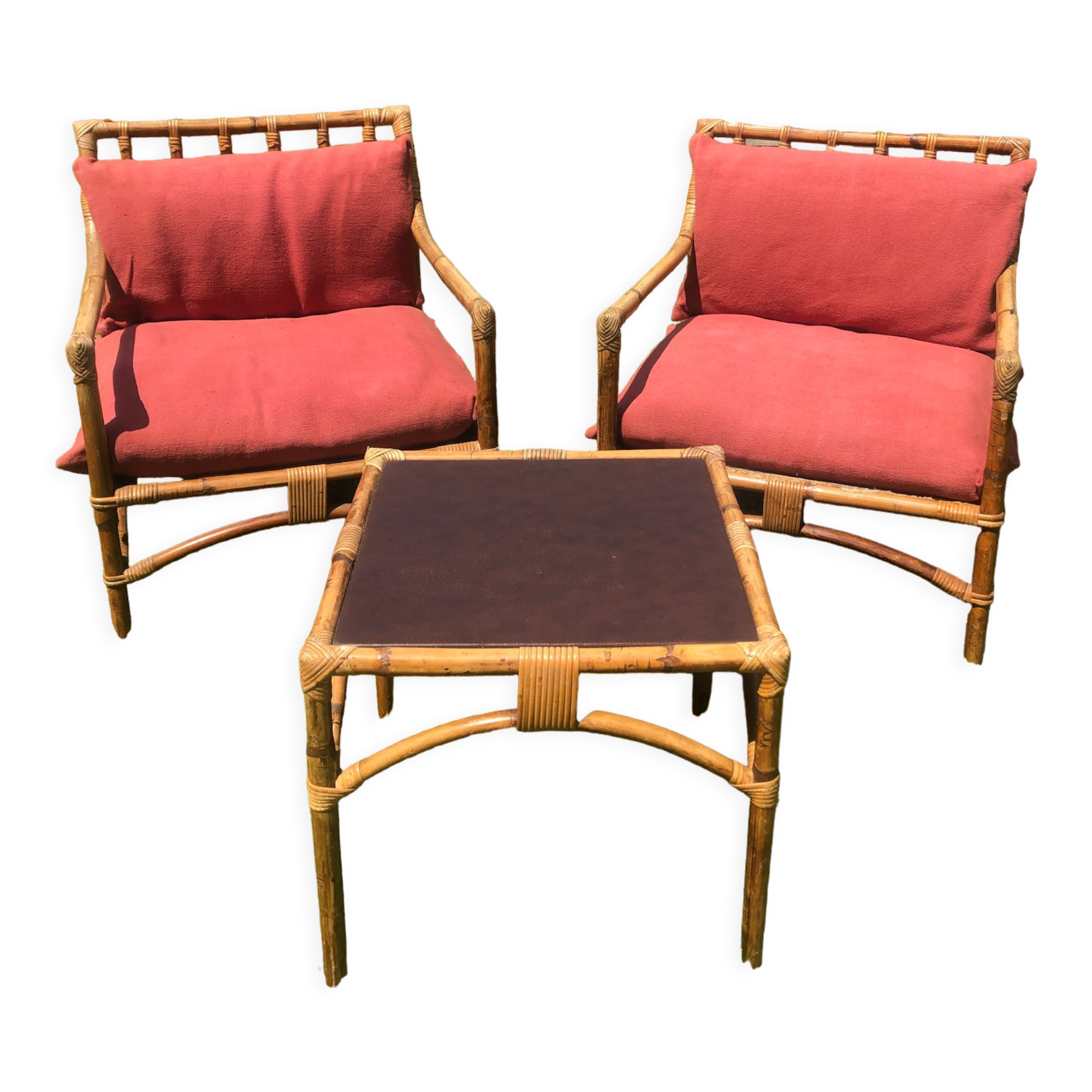 Rattan living room with 2 armchairs, coffee table cushions