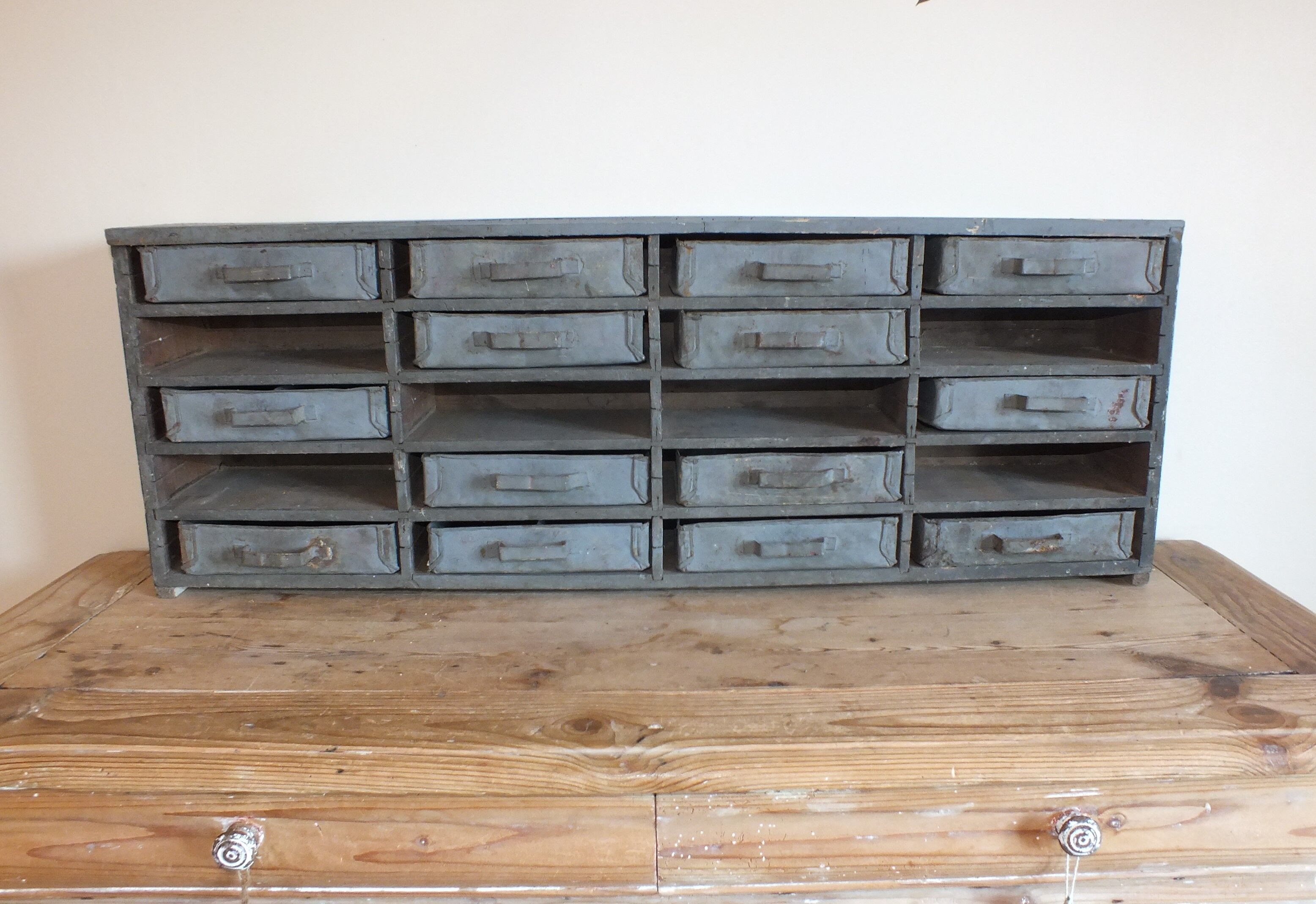 Garage or workshop furniture with drawers in cans
