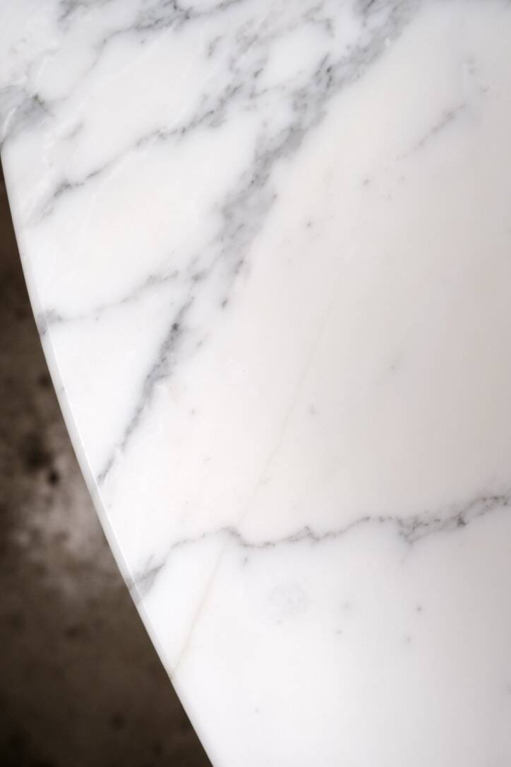 Large table ronde en marbre de Carrare, Italie, 1970s