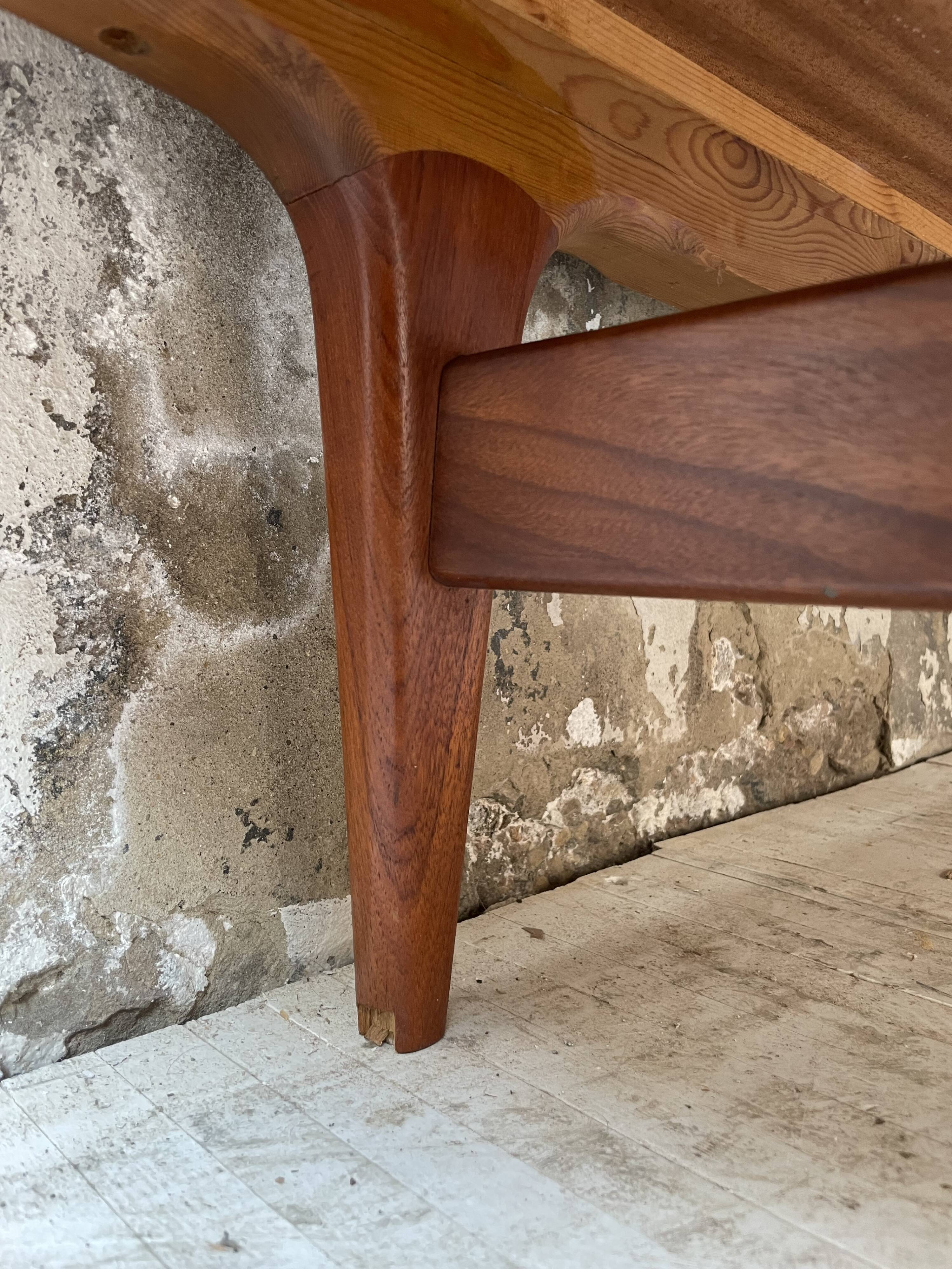 Teak row Johannes Andersen Samcom