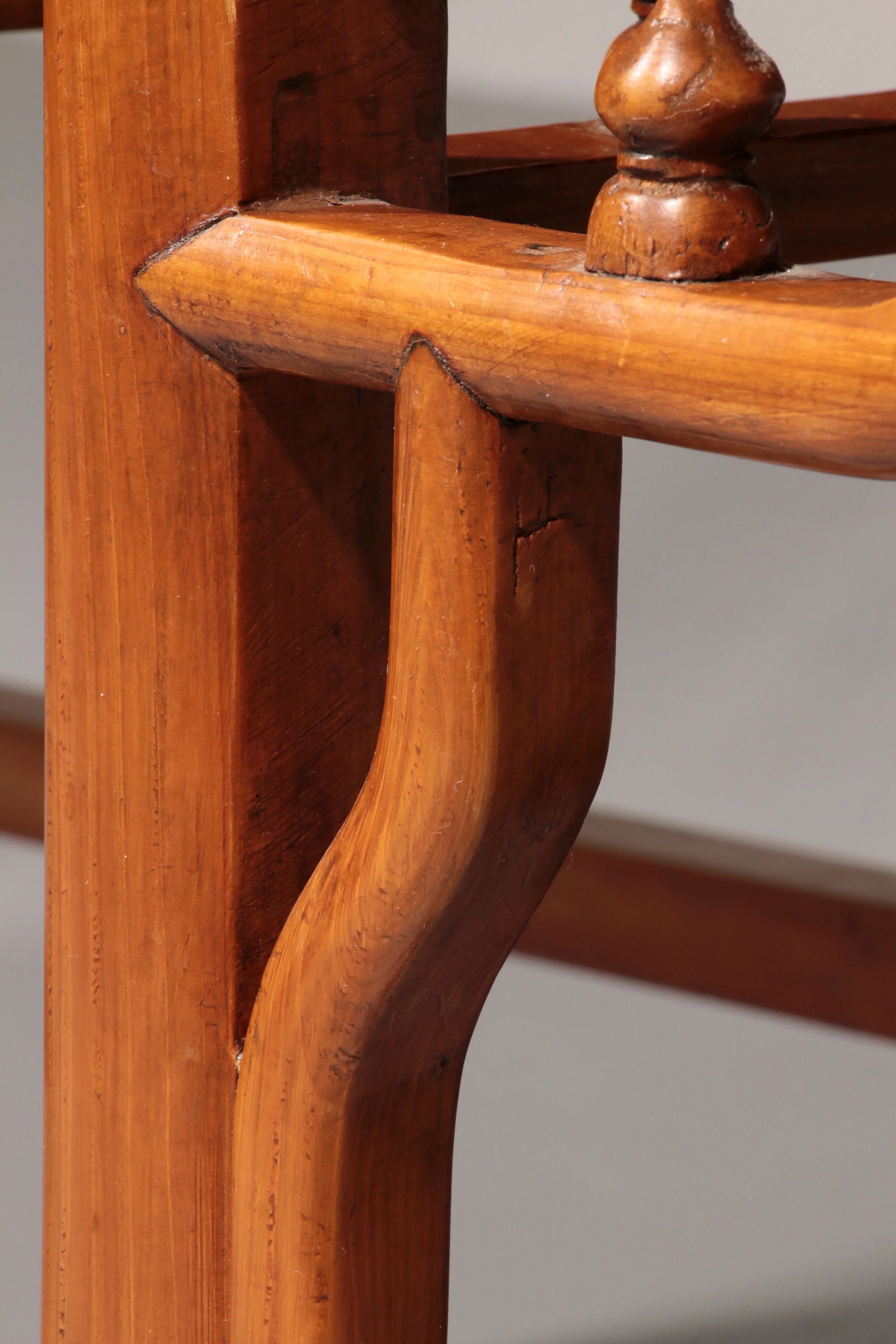 Rare Hongmu comb-back armchairs, hand-carved, late Qing dynasty, Asia