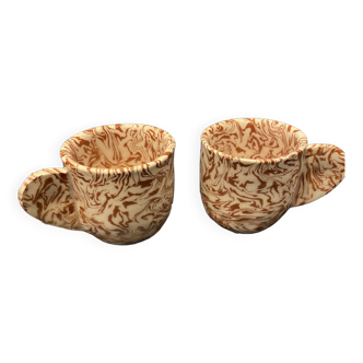 Apt earthenware cups