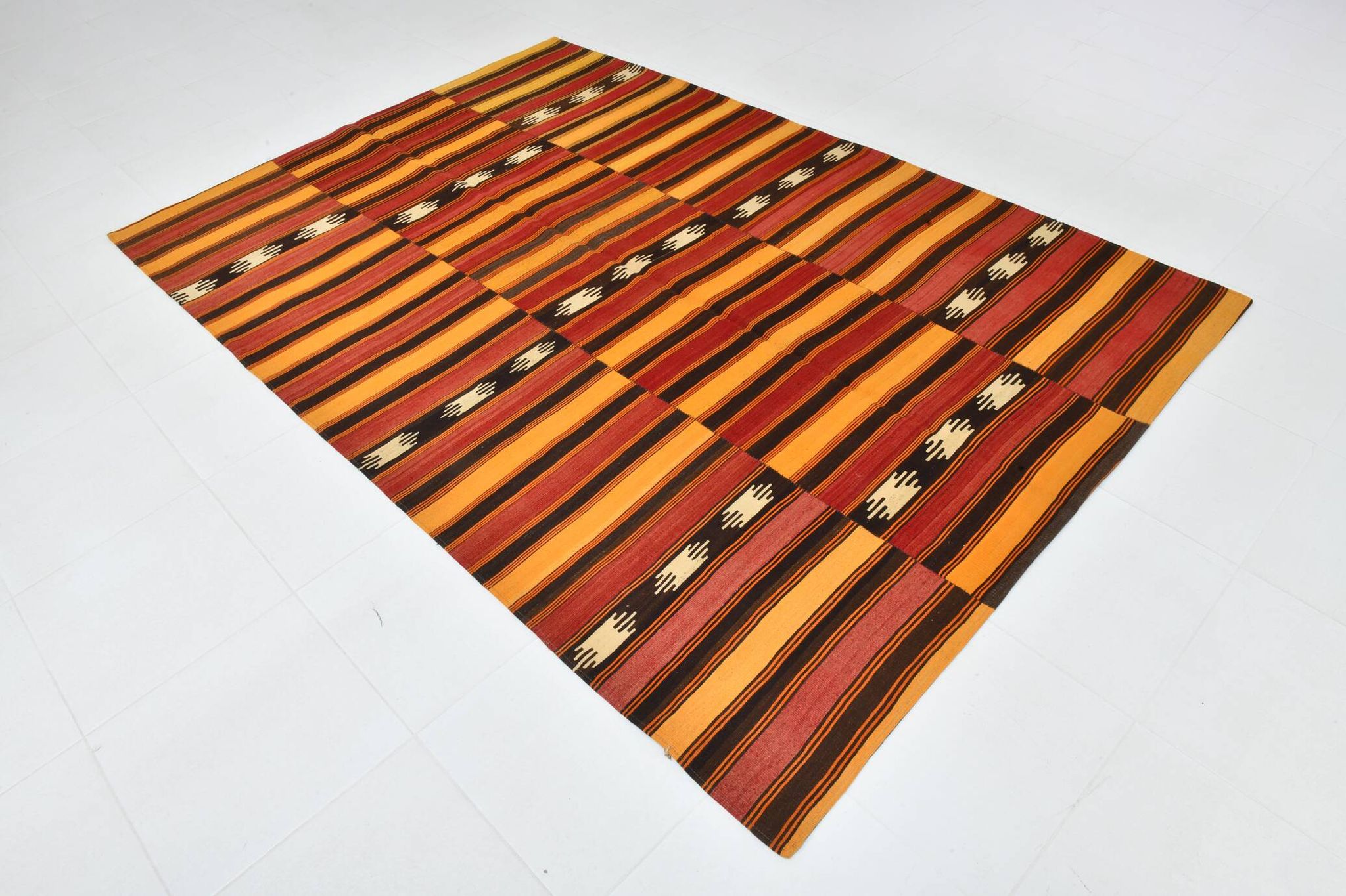Tapis kilim ethnique turc rouge et orange, 173 x 225 cm