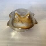 Zoomorphic frog shaped pocket emptier