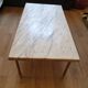 Table basse en marbre et laiton style Louis XV