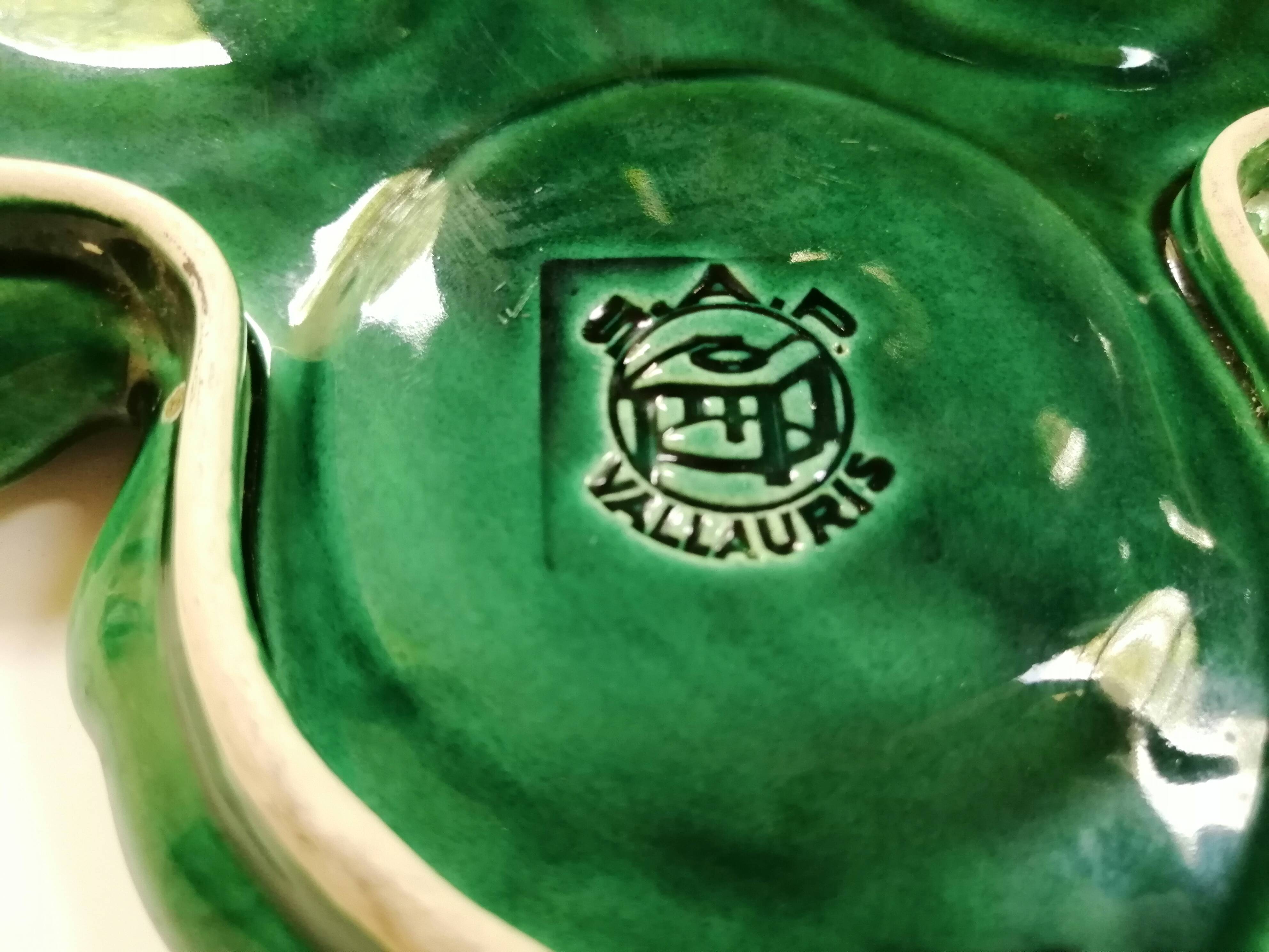 Large empty green leaf pocket Vallauris