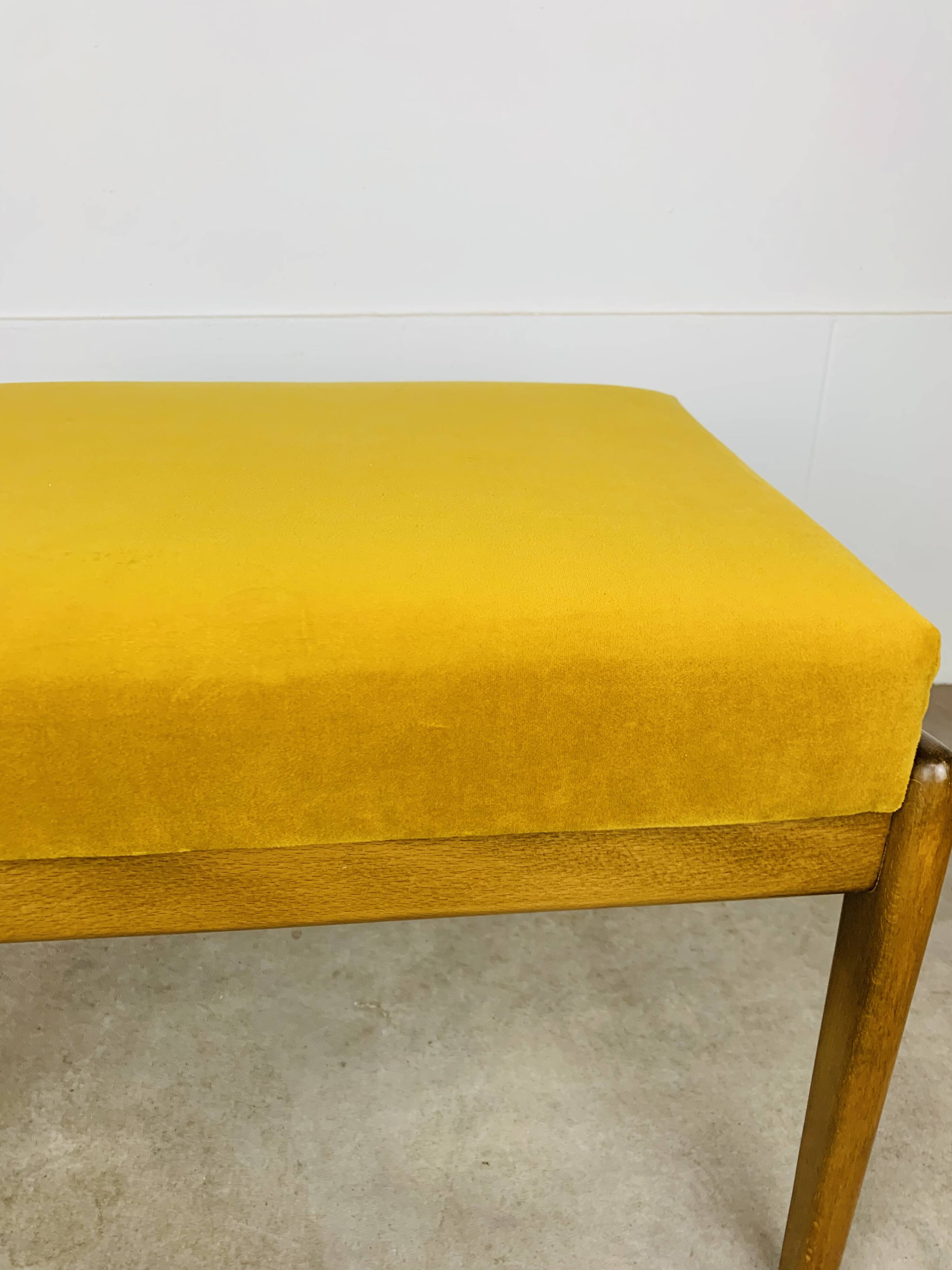 Tabouret scandinave en teck et velours jaune, années 60