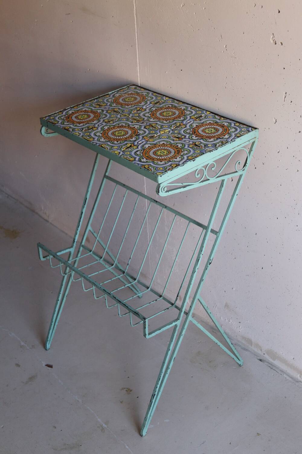 Metal plant stand with tiled top – 6 antique tiles
