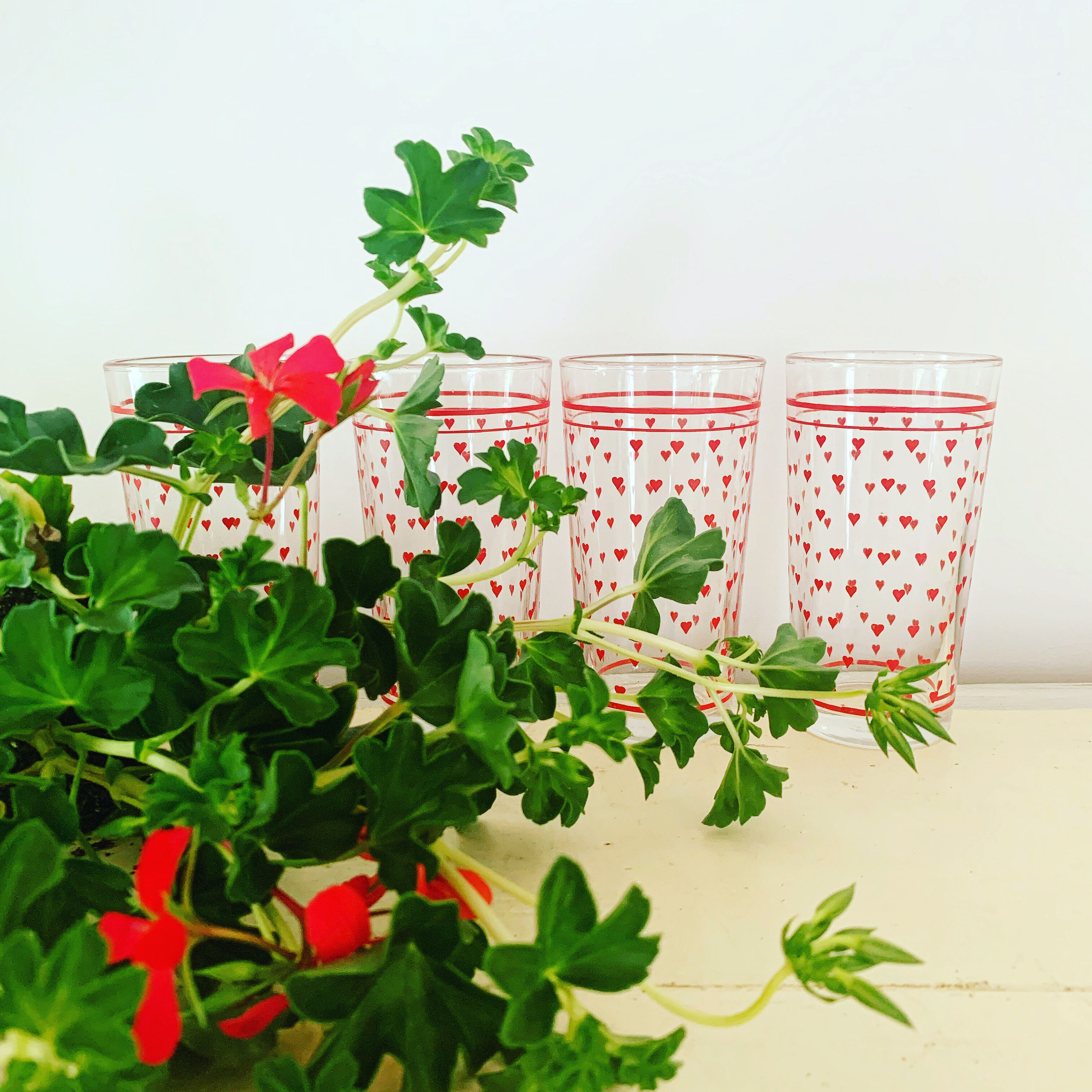 Set of 4 vintage heart pattern glasses