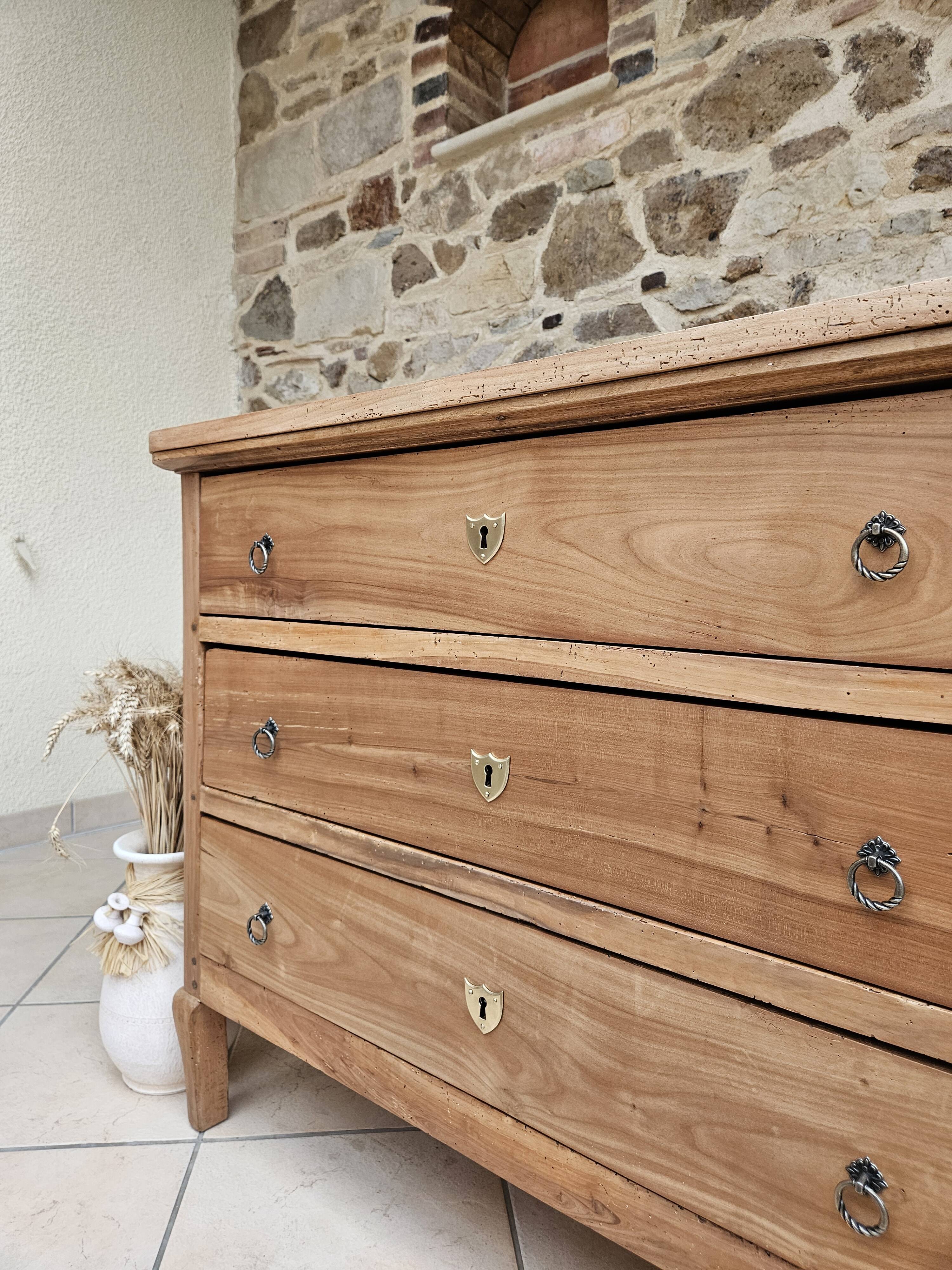 Antique chest of drawers