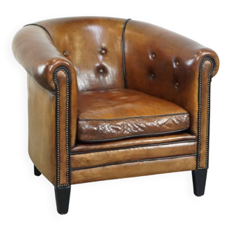 fauteuil club en cuir de mouton touffeté avec une apparence incroyablement belle