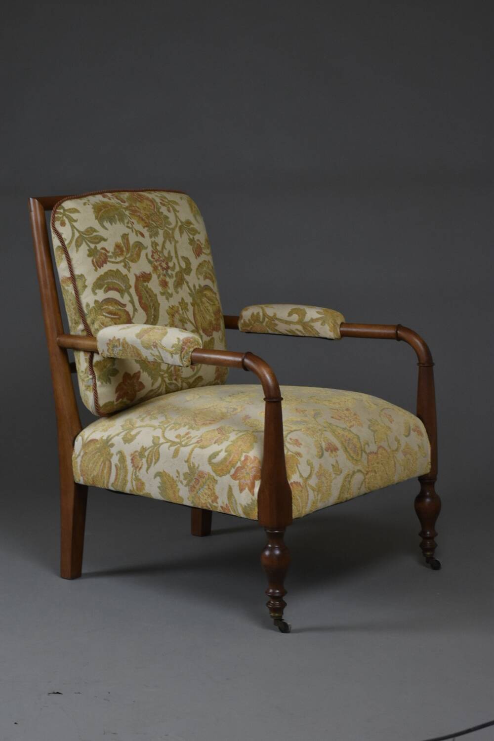 Paire de fauteuils édouardiens en hêtre, tissu vintage