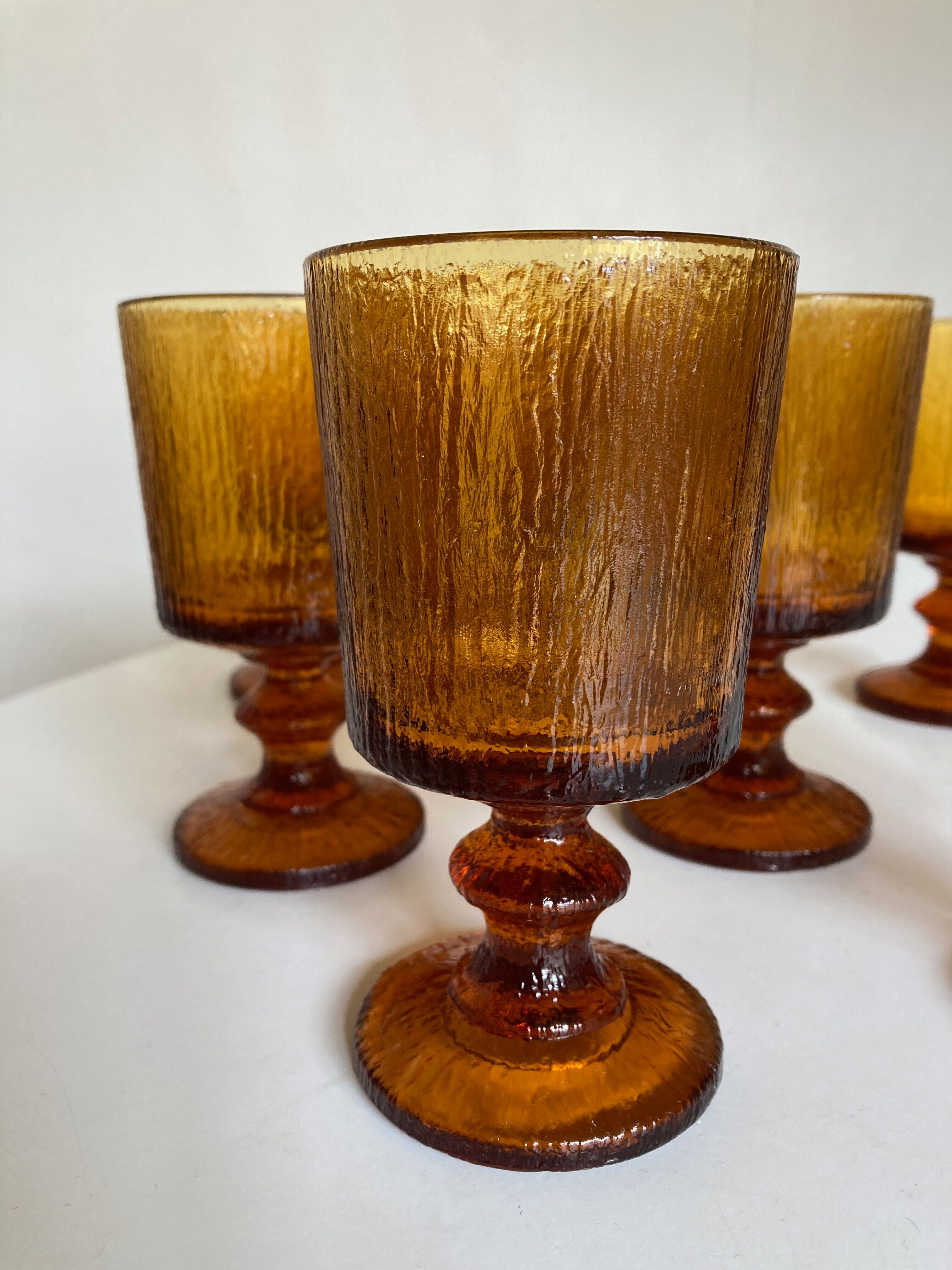 Set of 10 1970 glasses in molded glass tree wood