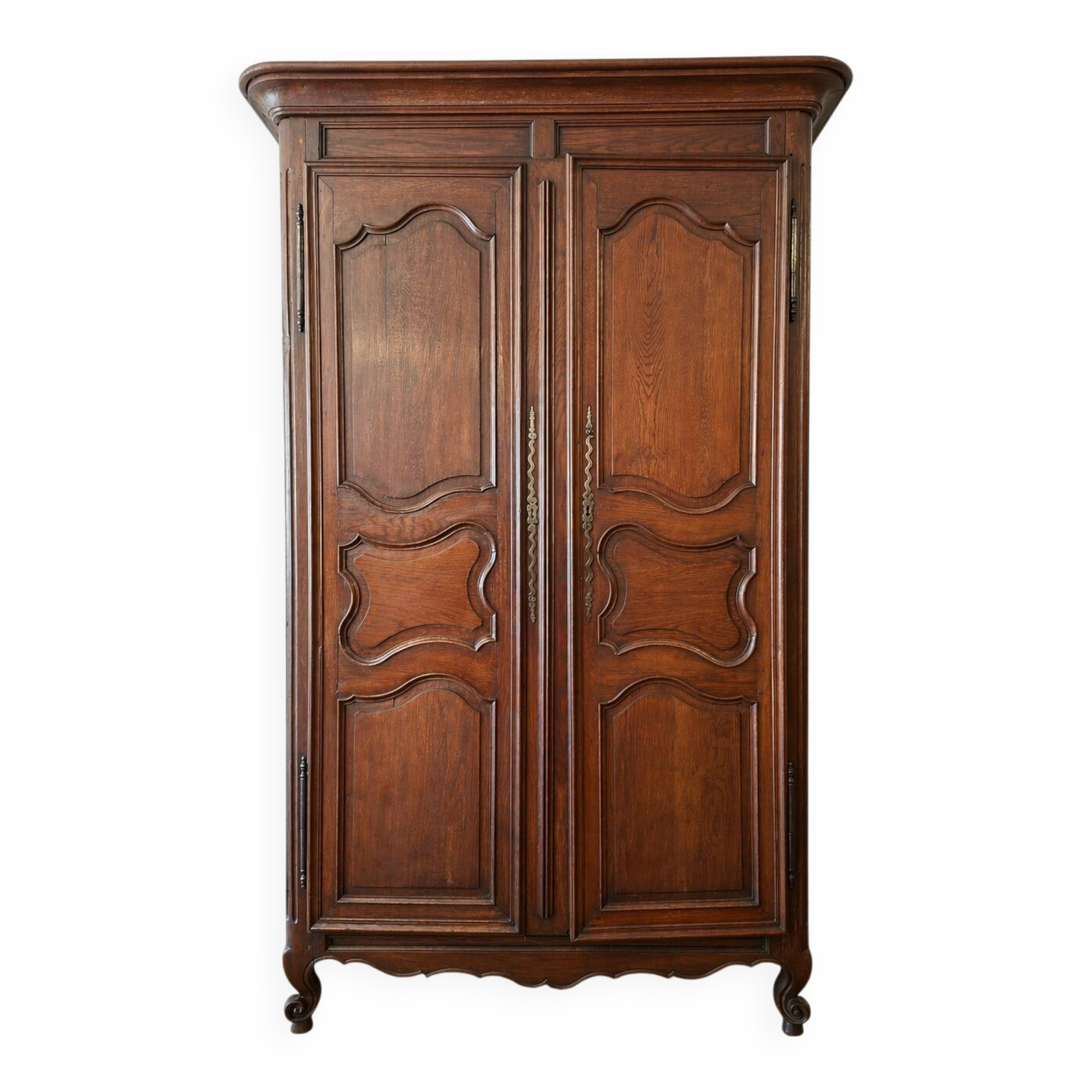 Louis XV period wardrobe in solid oak. 18th century.