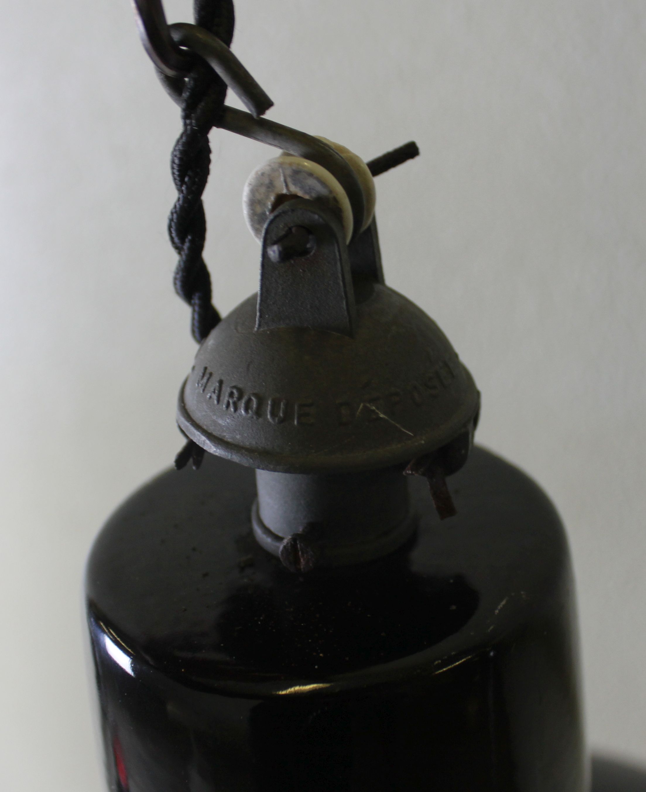 Suspension in enamelled sheet metal, Reluma, 1950