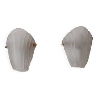 Paire d'appliques coquillage en pâte de verre.