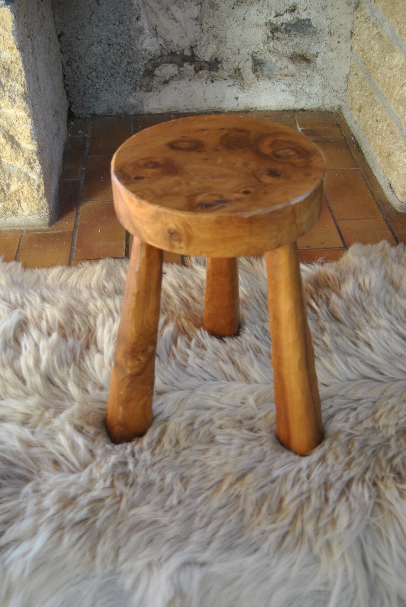 Tabouret tripode en bois vers 1950