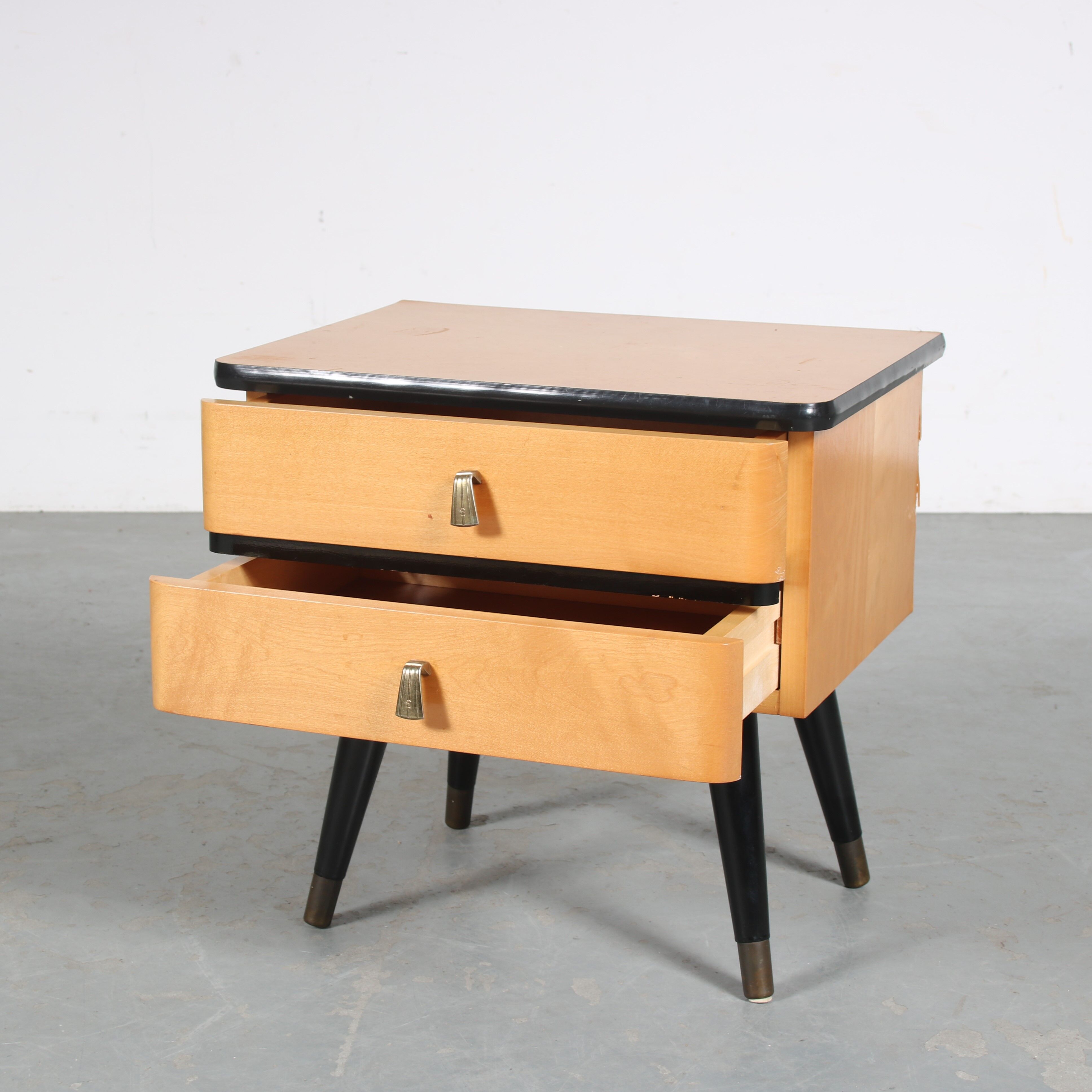 Paire de tables de nuit italiennes des années 1950