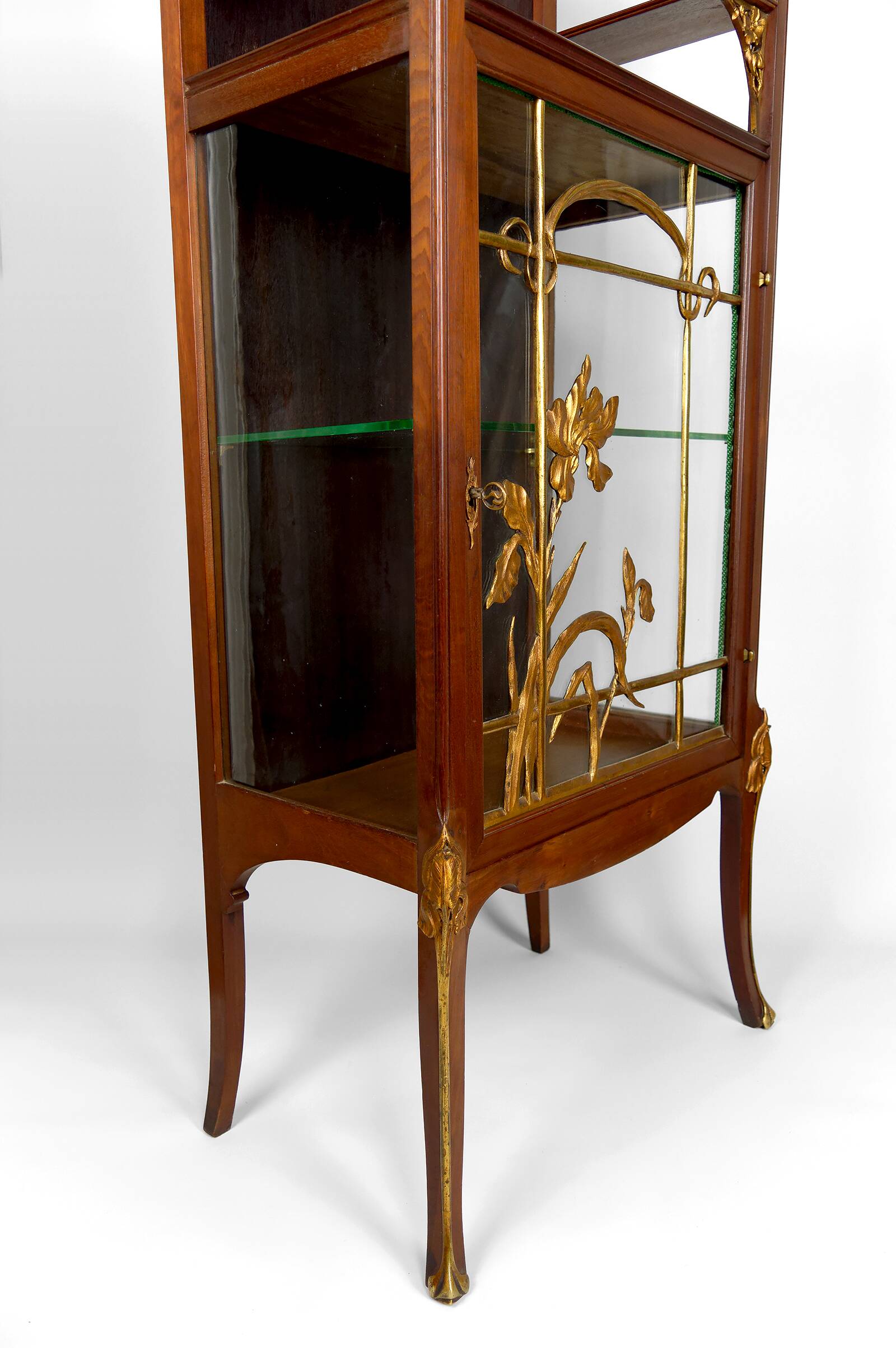 Art Nouveau display case, bronzes and carved wood on a floral theme, circa 1900