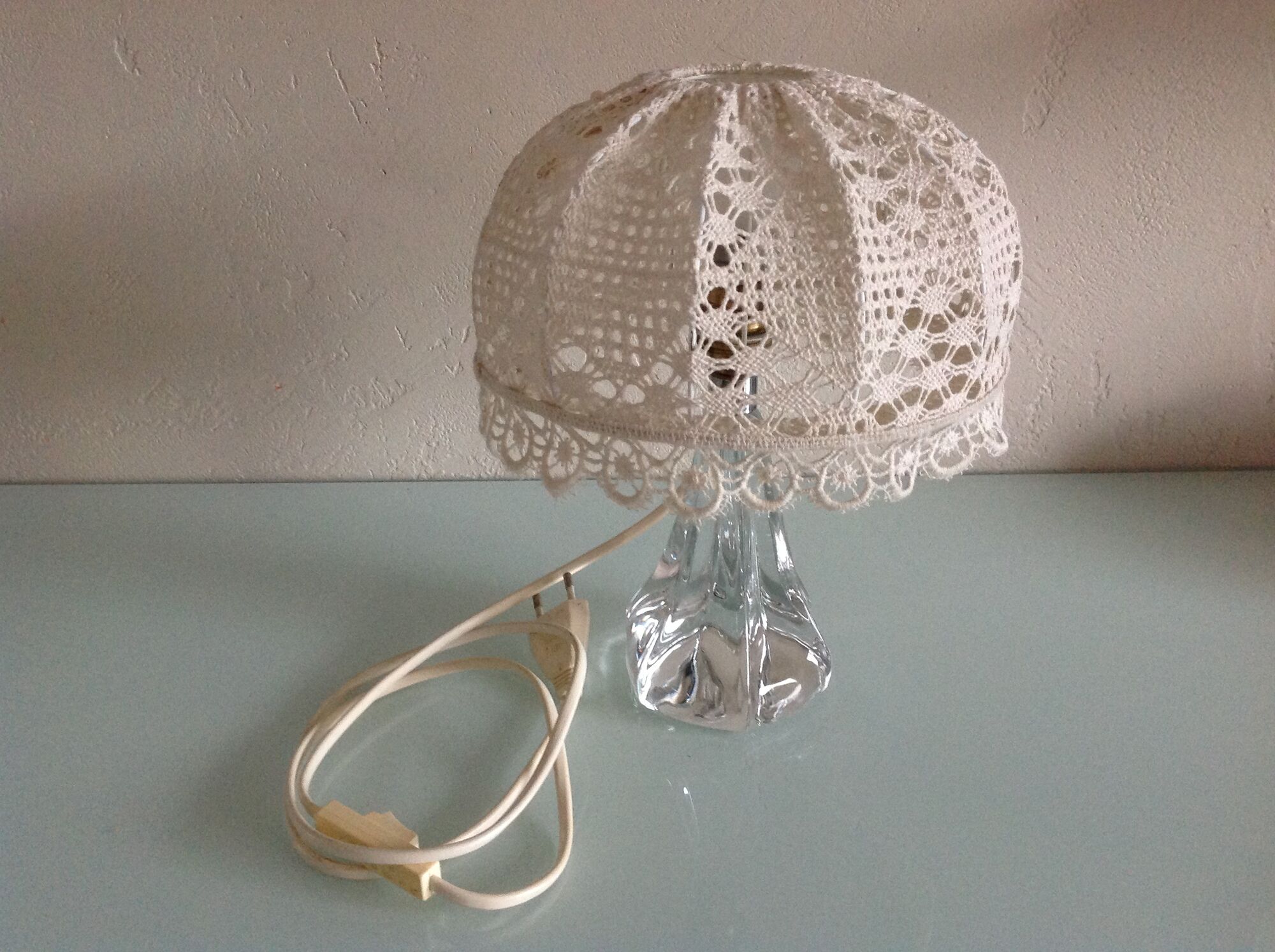 Bedside lamp glass foot and lampshade hook ecru / vintage 60s-70s