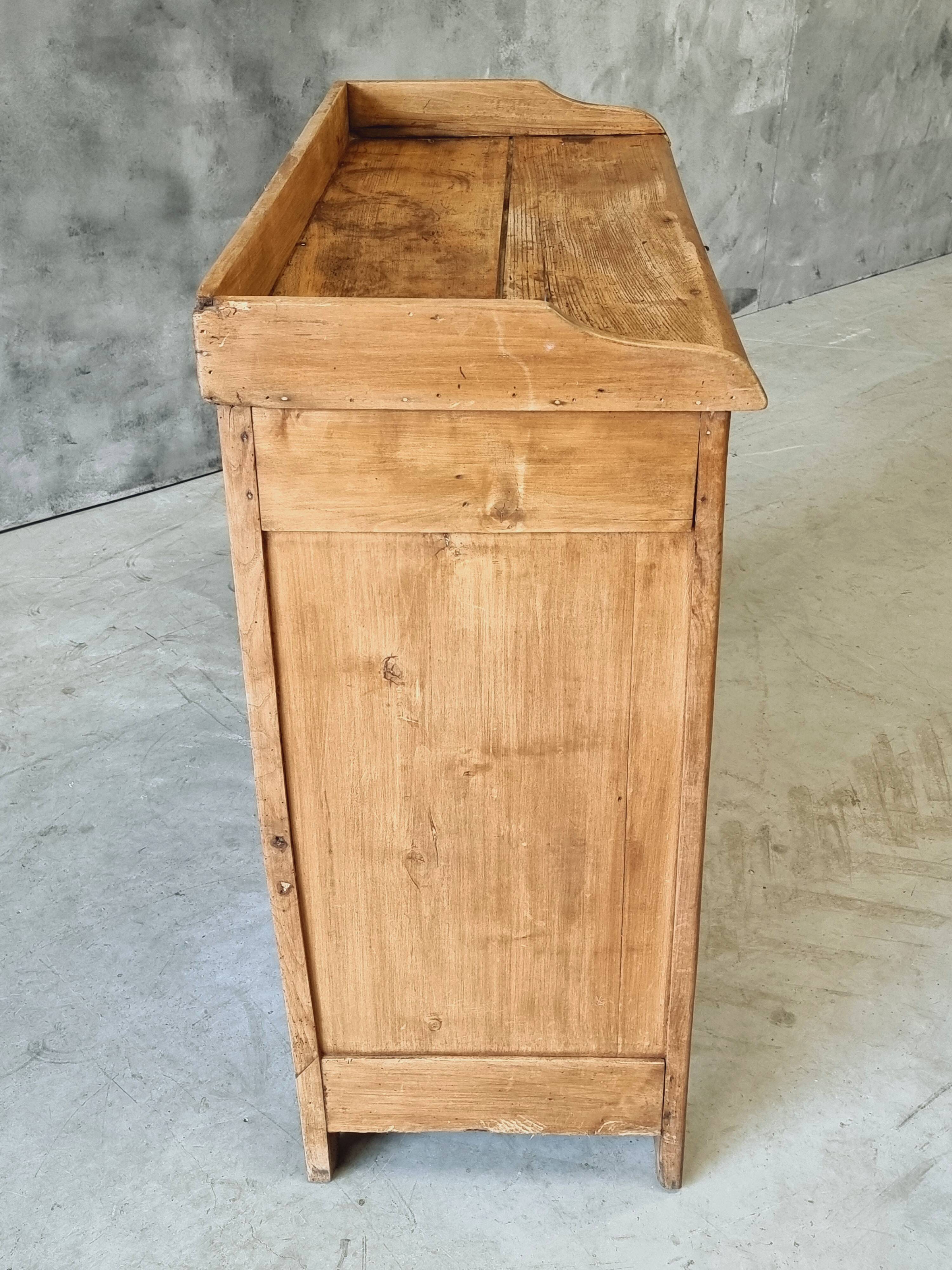Commode ancienne de campagne française