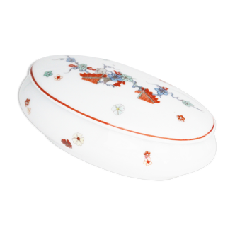 Porcelain box decorated kakiemon chantilly