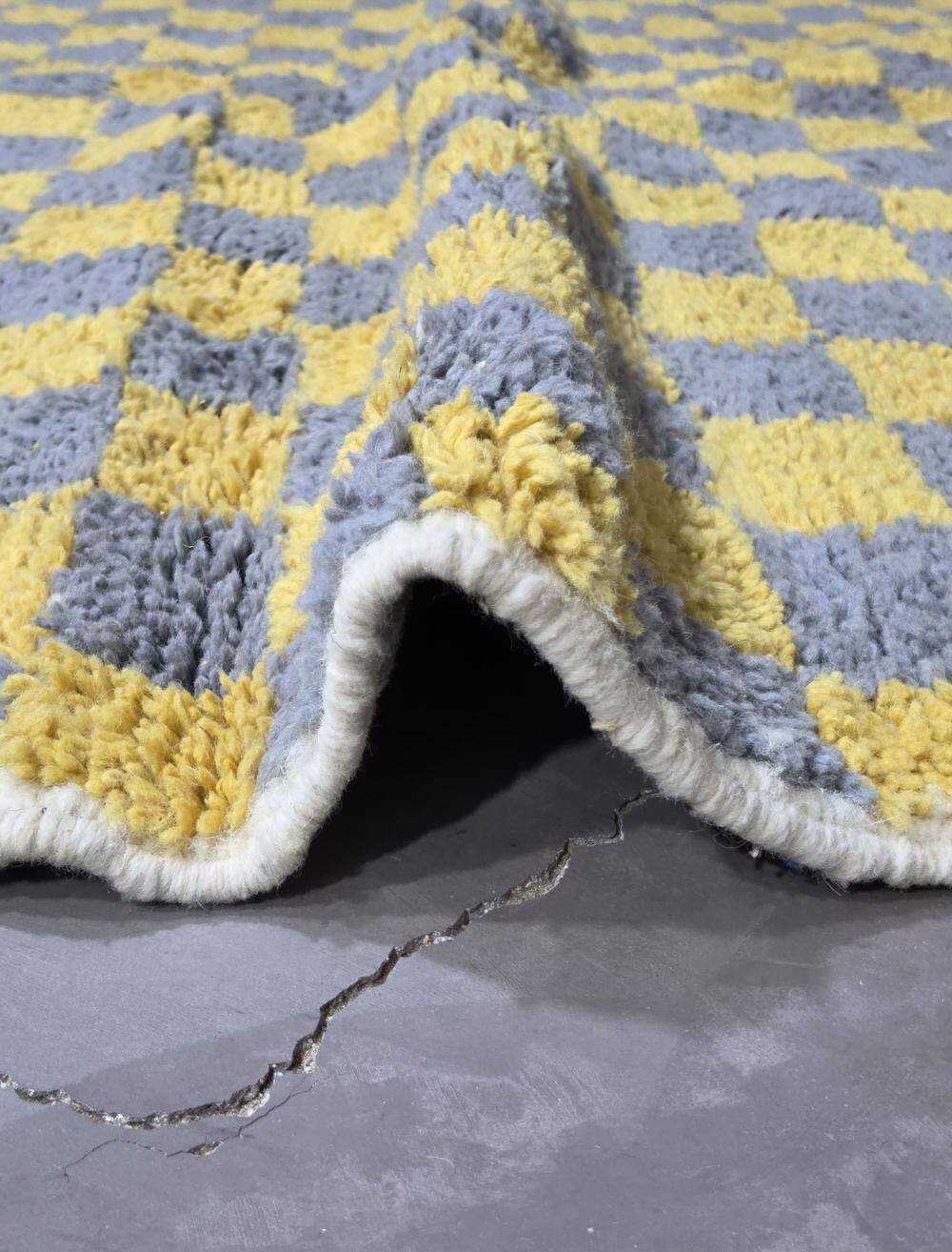 Berber rug with a checkerboard pattern - 297 x 200 cm