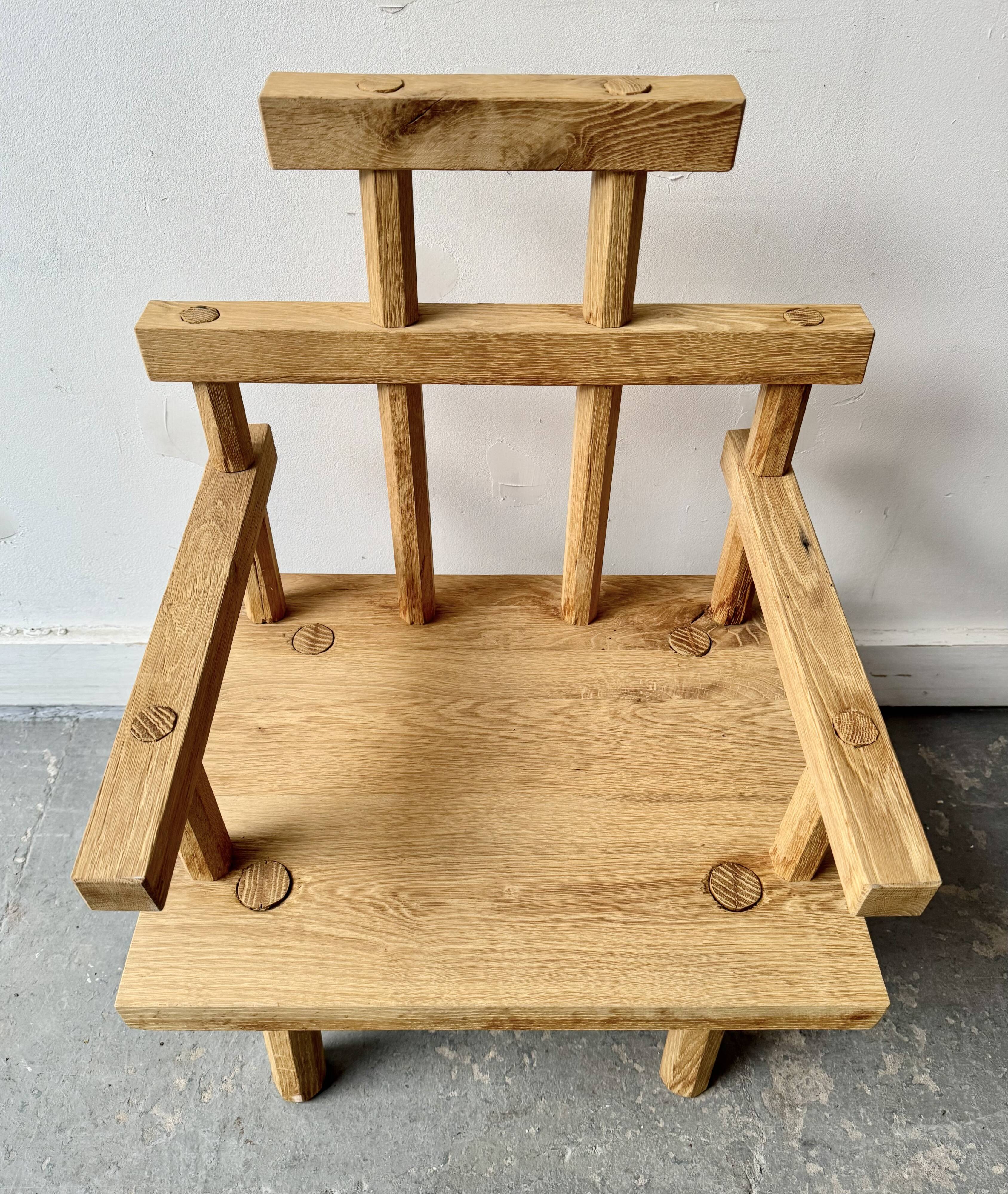 Chaise en bois primitive pour enfant