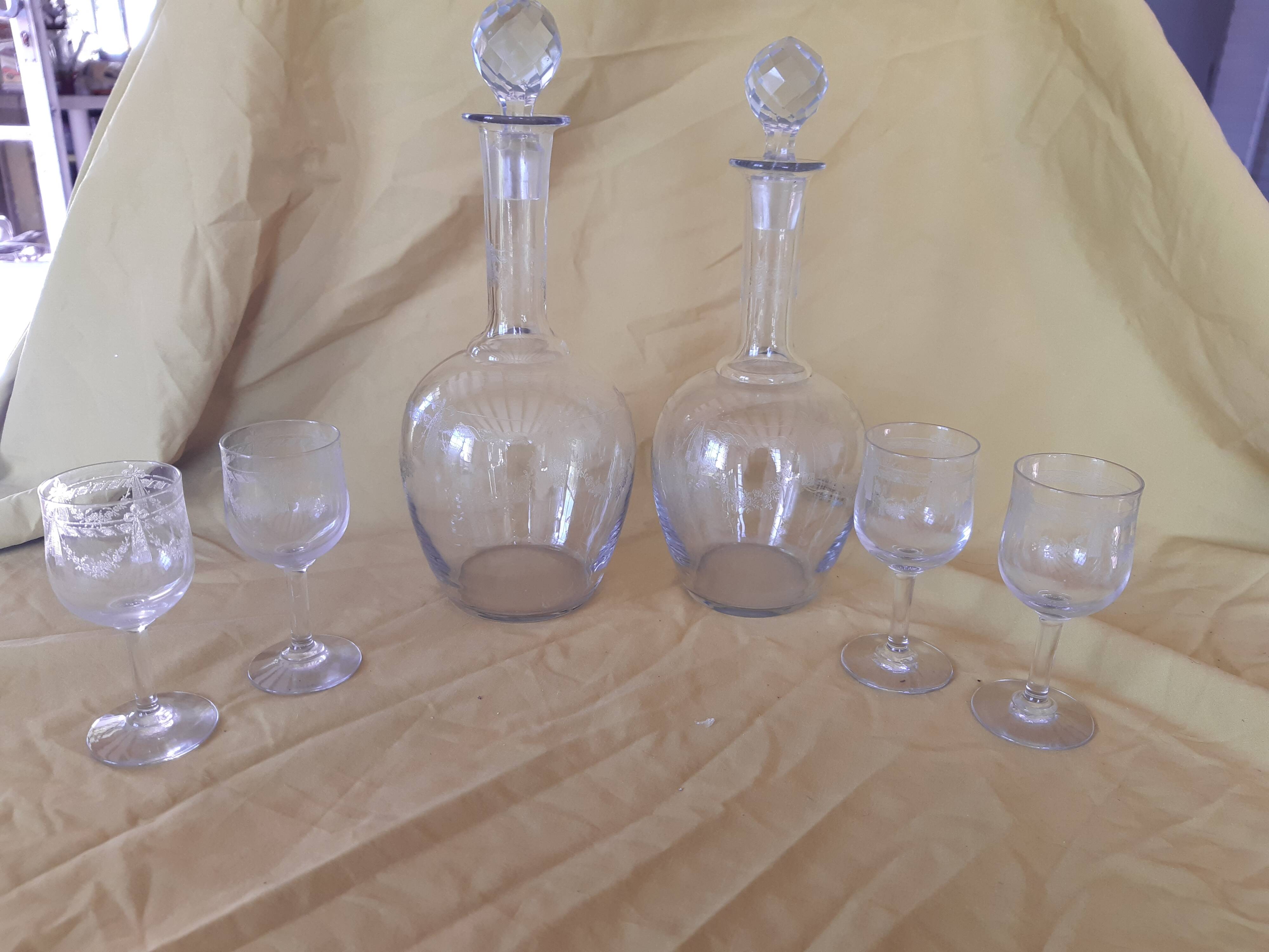 Set of 2 carafes and 4 Saint-Louis crystal aperitif glasses