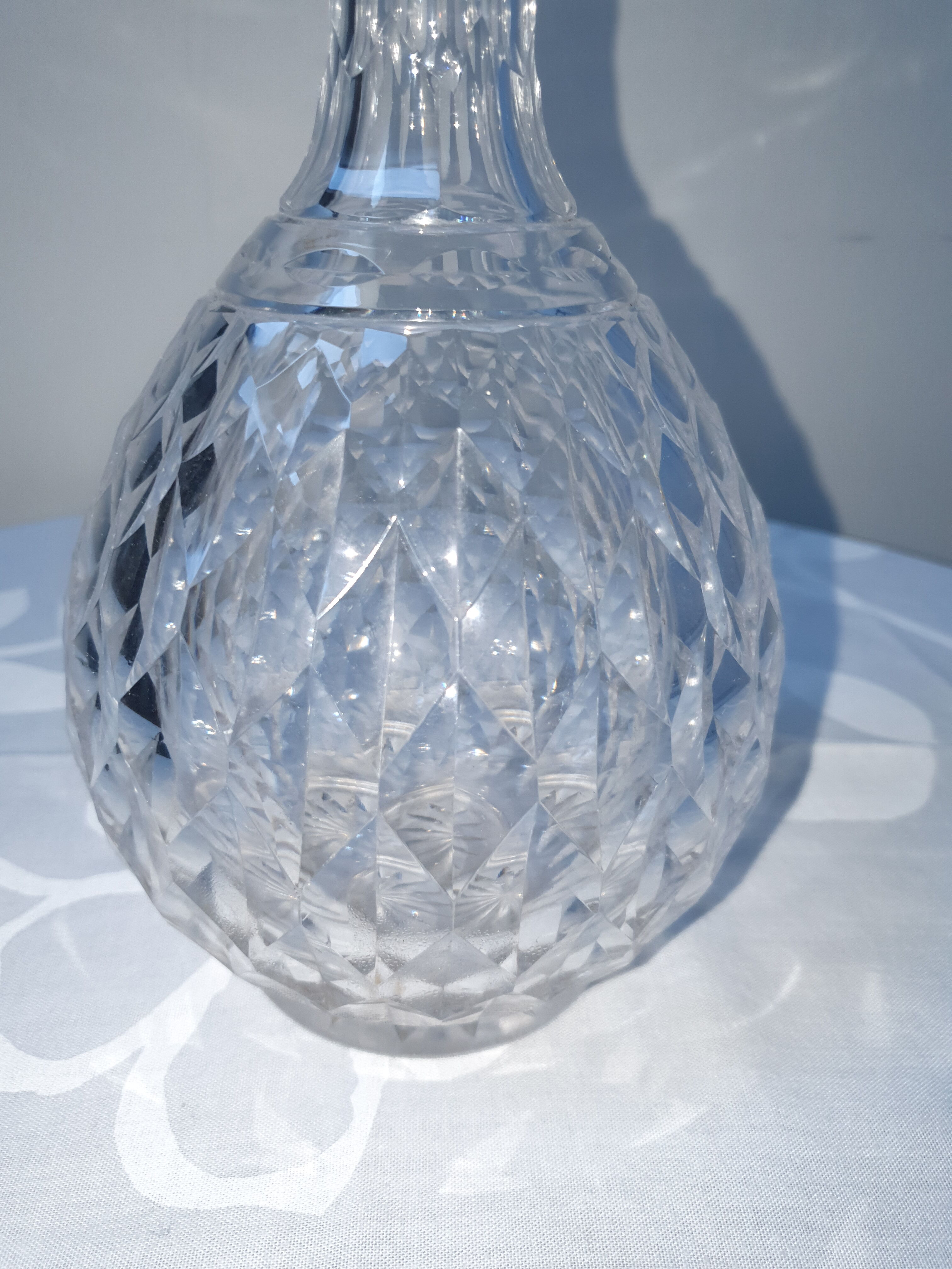 Carafe en verre ciselé
