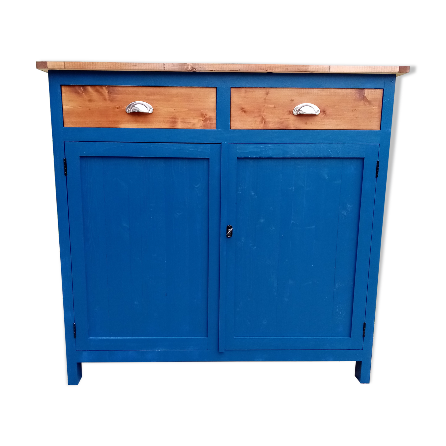 Blue, wood and Parisian buffet.