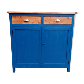 Blue, wood and Parisian buffet.
