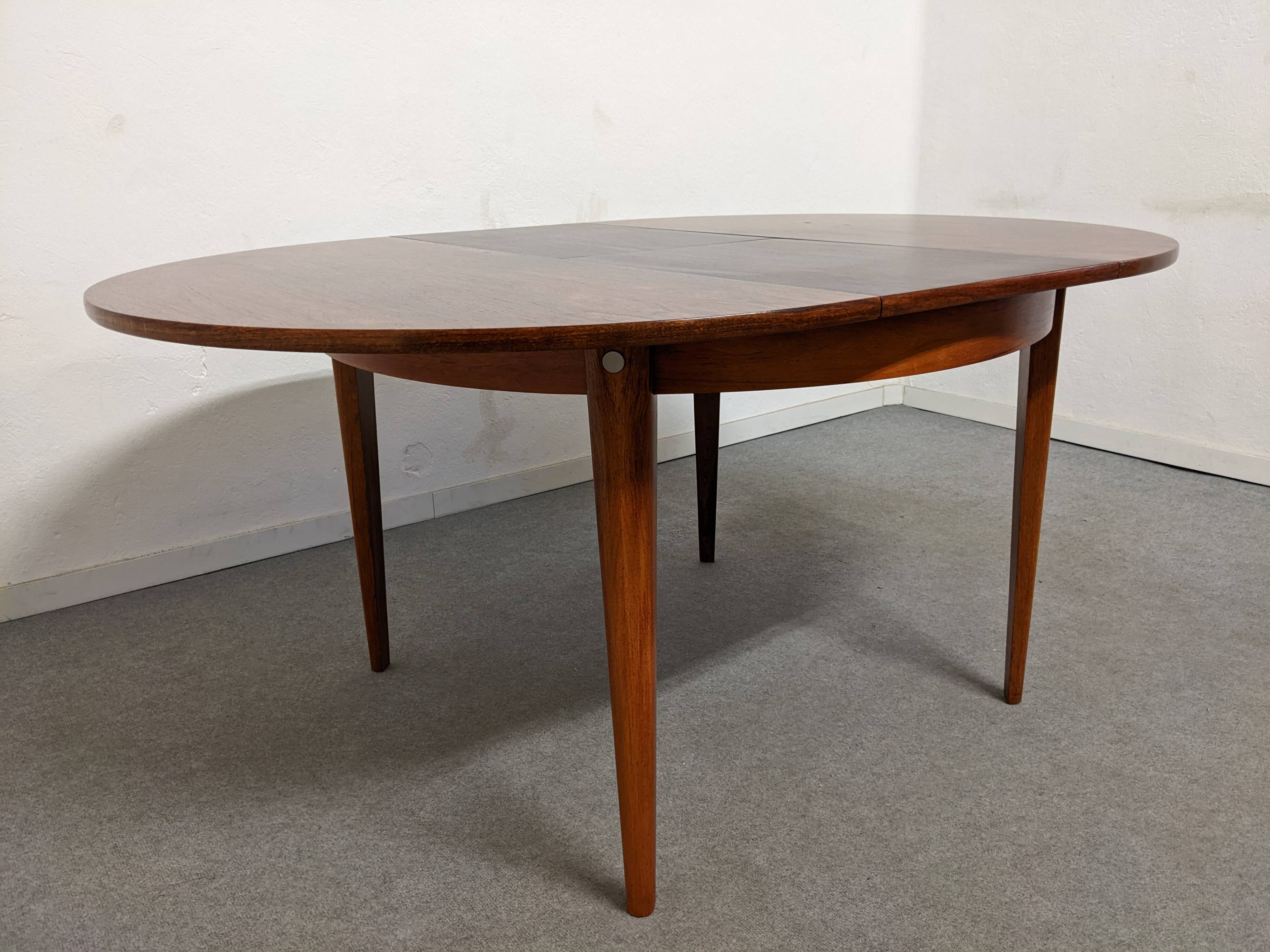 Scandinavian extendable rosewood dining table from the 60s/70s