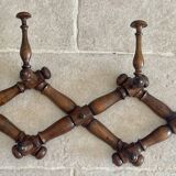 Wall-mounted accordion coat rack made of turned wood