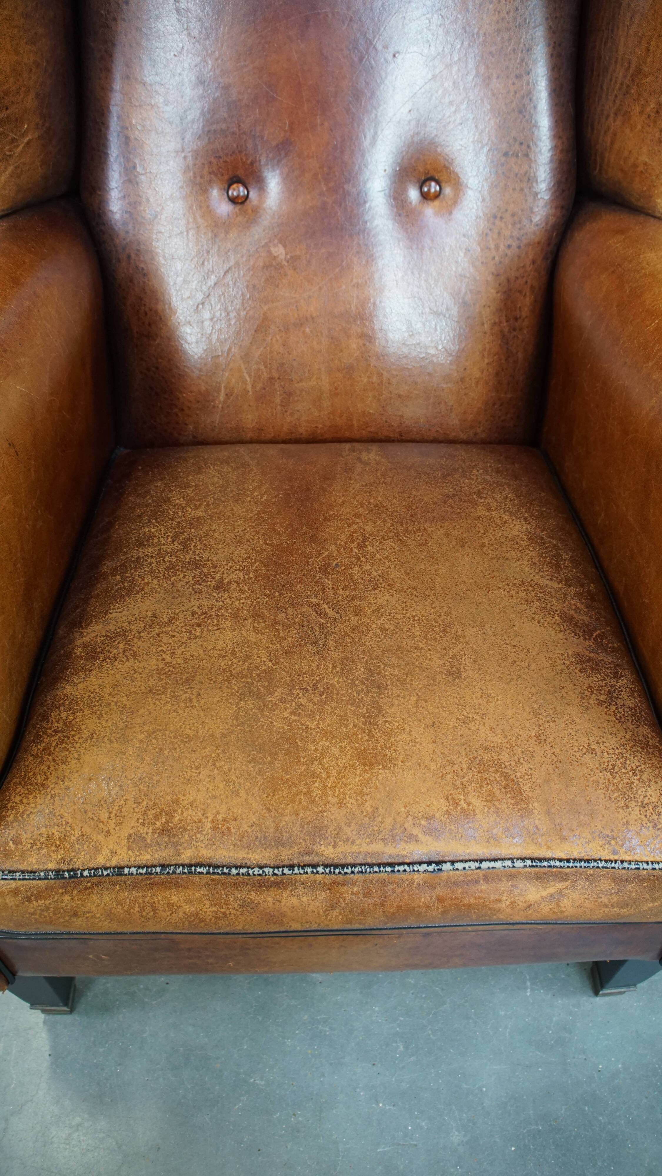 Fauteuil à oreilles en cuir de mouton vintage de style anglais