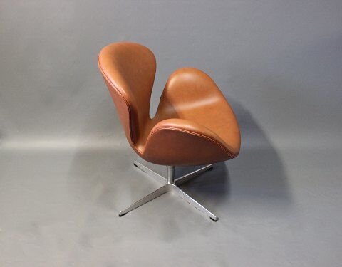 Cognac classic leather designed by Arne Jacobsen Swan Chair